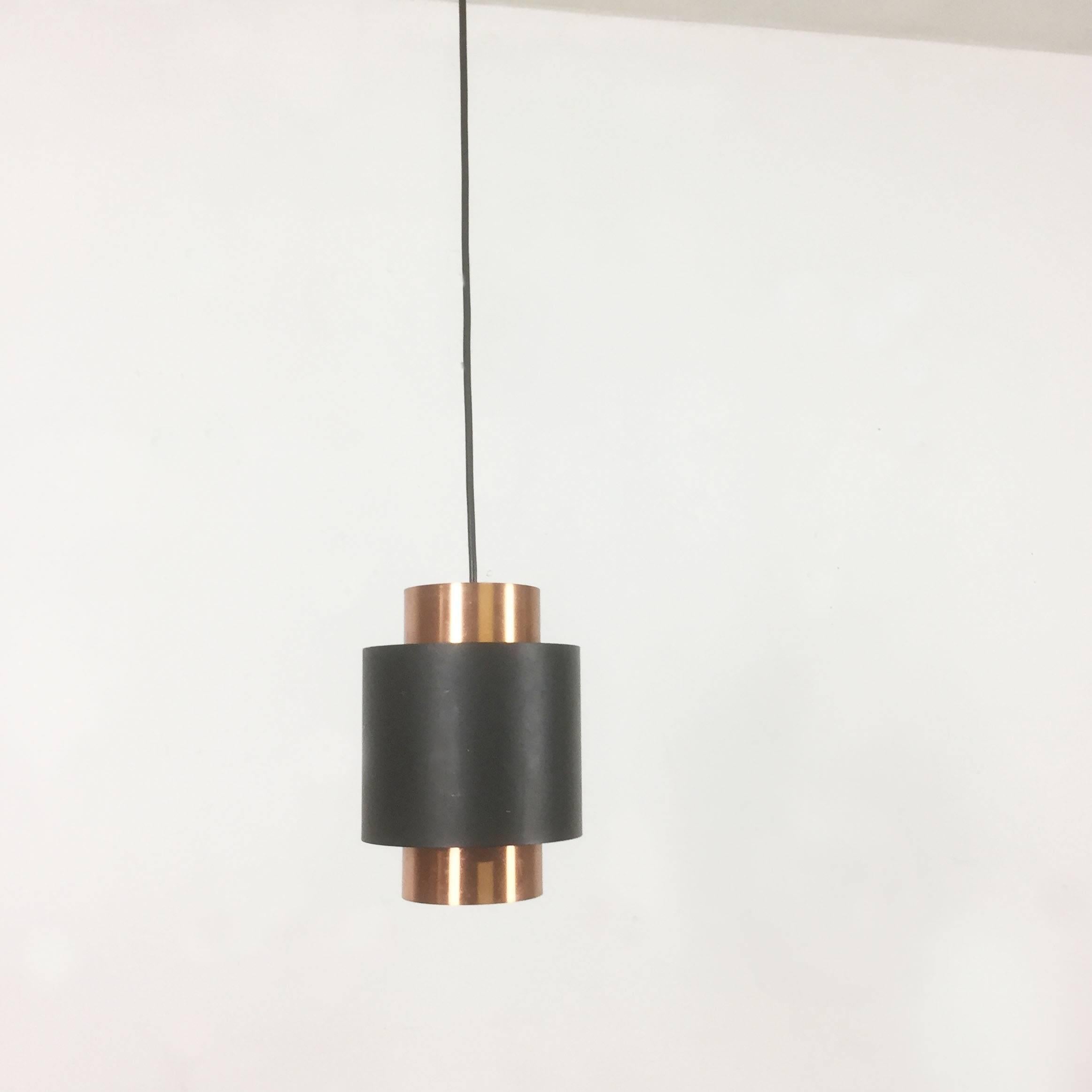Article: Hanging light 
 
Producer: Fog & Mørup, 1960s

Origin: Denmark

Age: 1960s 


Description: This metal hanging light model “TUNIKA” was designed by Jo Hammerborg for Fog & Mørup in 1968s. This light is made of solid metal,