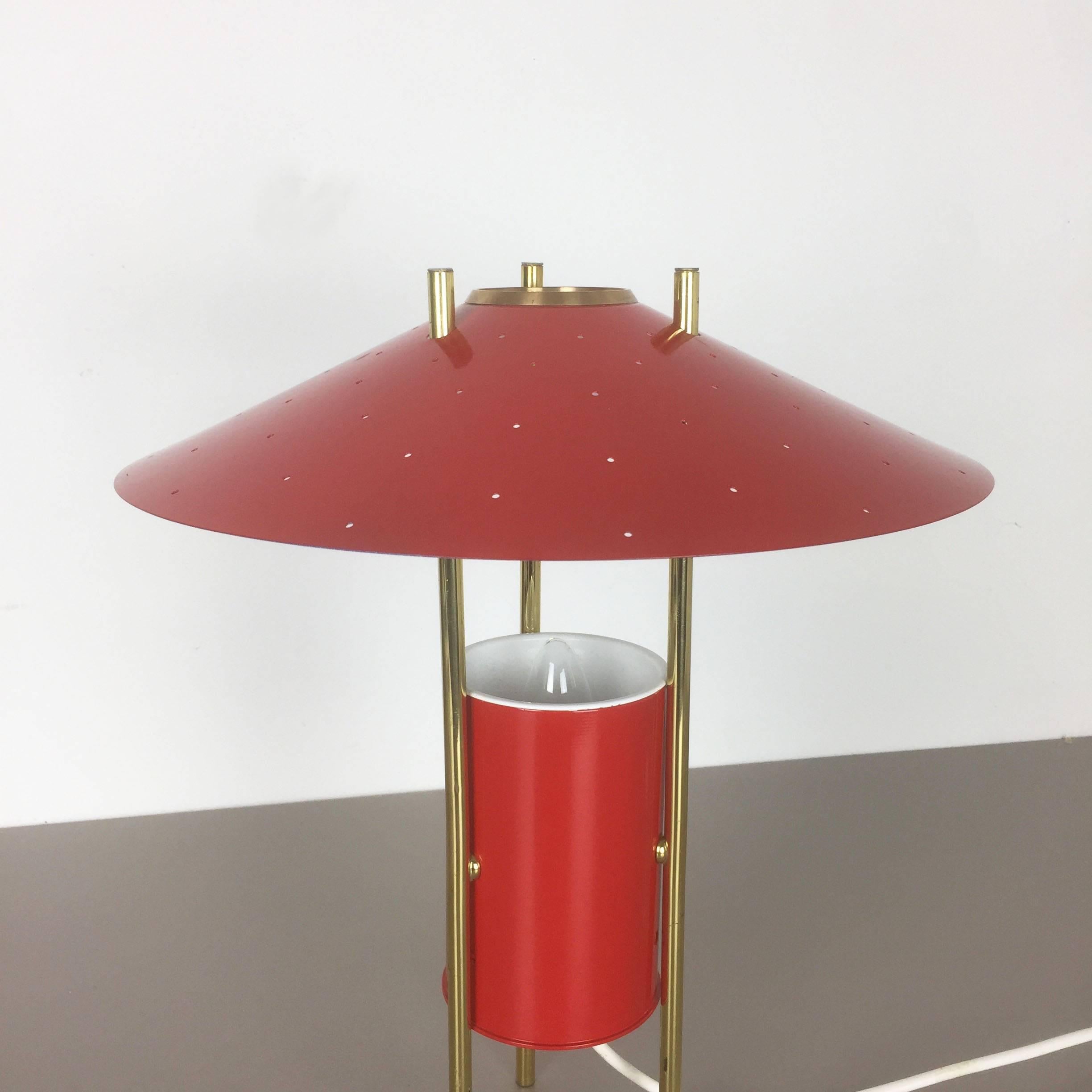 Mid-Century Modern Vintage 1960s Modernist Midcentury Red Tripod Table Light Made in Italy, 1960s