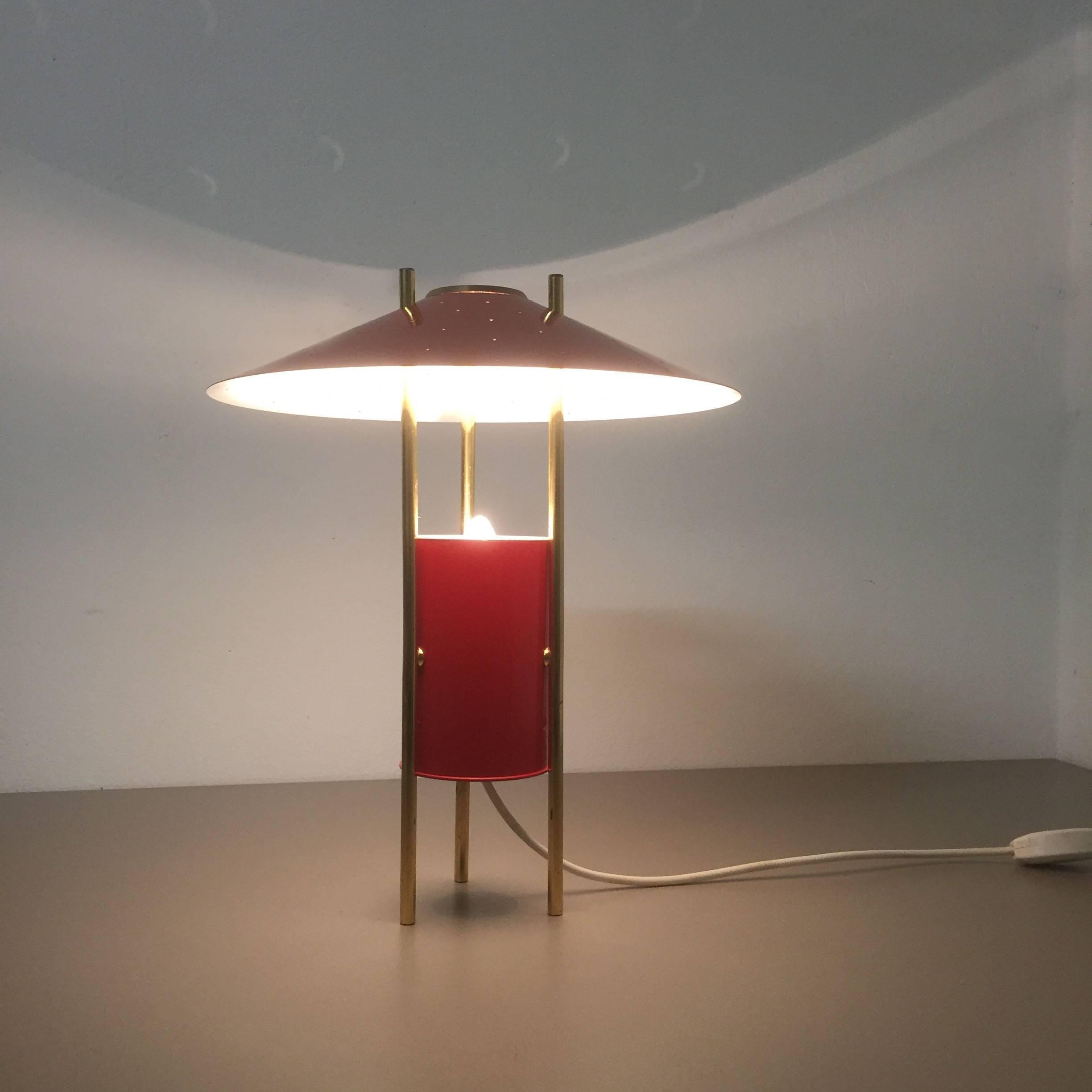20th Century Vintage 1960s Modernist Midcentury Red Tripod Table Light Made in Italy, 1960s