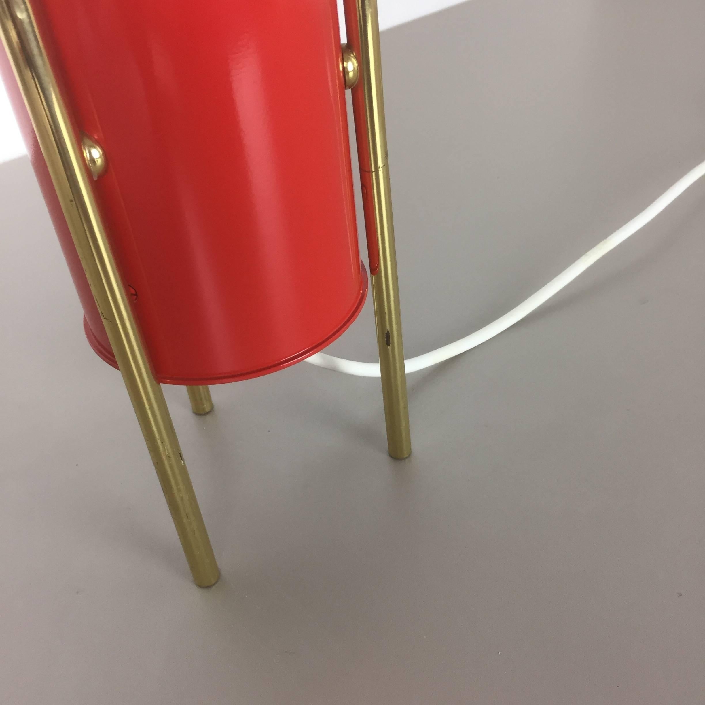 Metal Vintage 1960s Modernist Midcentury Red Tripod Table Light Made in Italy, 1960s