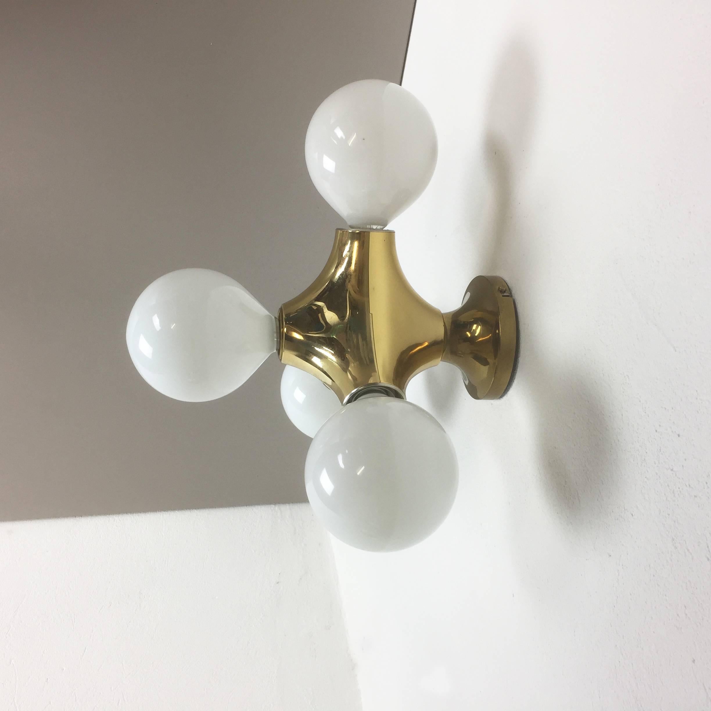 Article:

atomic light wall and ceiling light


Producer:

Cosack Lights, Germany


Origin:

Germany



Age:

1960s



Description:


This 1960s sputnik light was made by Cosack Lights in Germany. The light still features