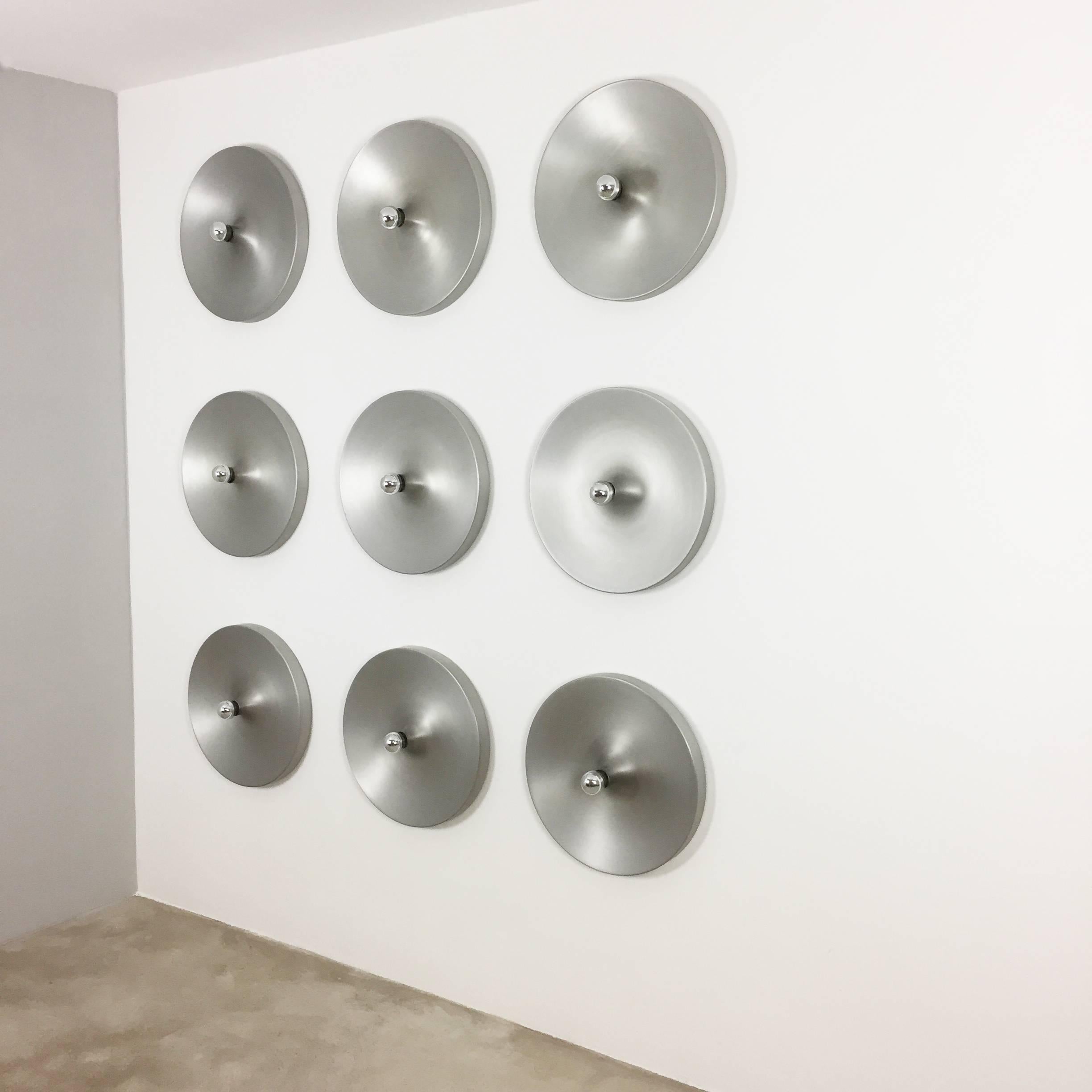 Article:

Extra large wall light sconce set of 9


Producer:

Staff Lights

Origin:

Germany

Age:

1970s

Original 1960s modernist German wall Light made of solid metal. This super rare wall light was produced in the 1960s by Staff