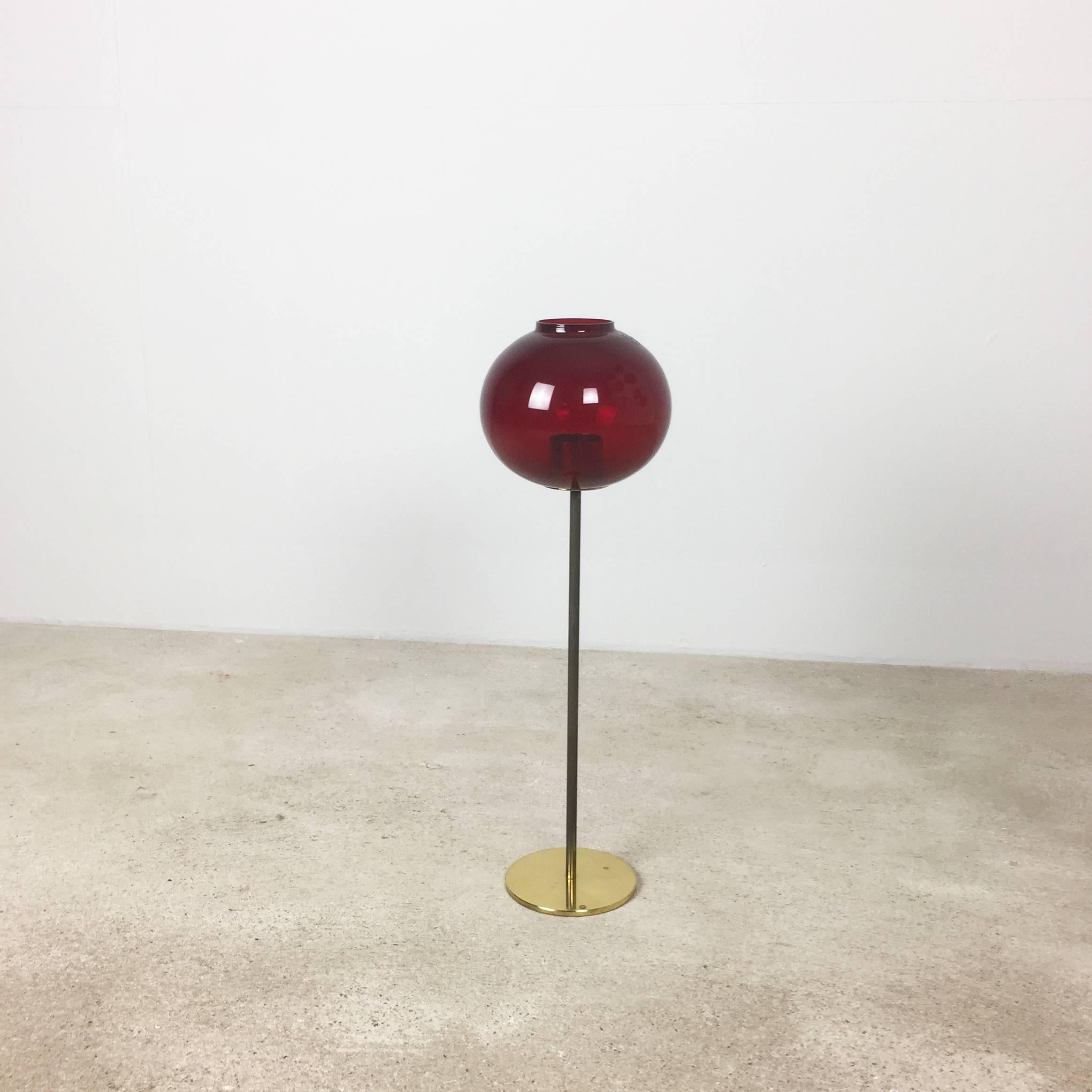 Article:

candleholder element with super rare dark light red shade

Design:

Hans Agne Jakobsson

Producer:

Hans Agne Jakobsson ab, Sweden

Description:

This candlelight holder was designed by Hans Agne Jakobsson in the 1950s and