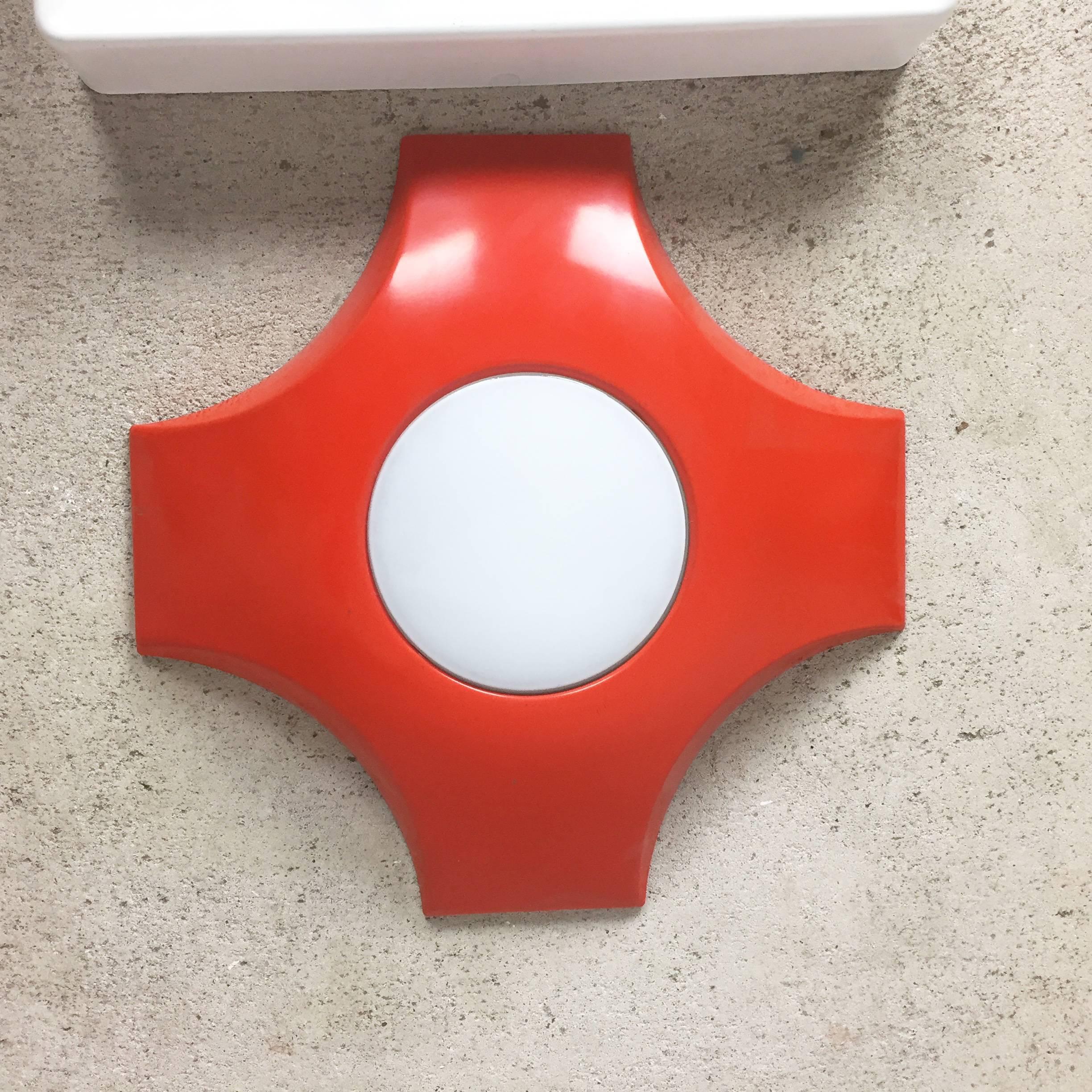 Red Minimalist Pop Art Metal Wall Light by Sölken Lights Germany, 1970s (Metall)