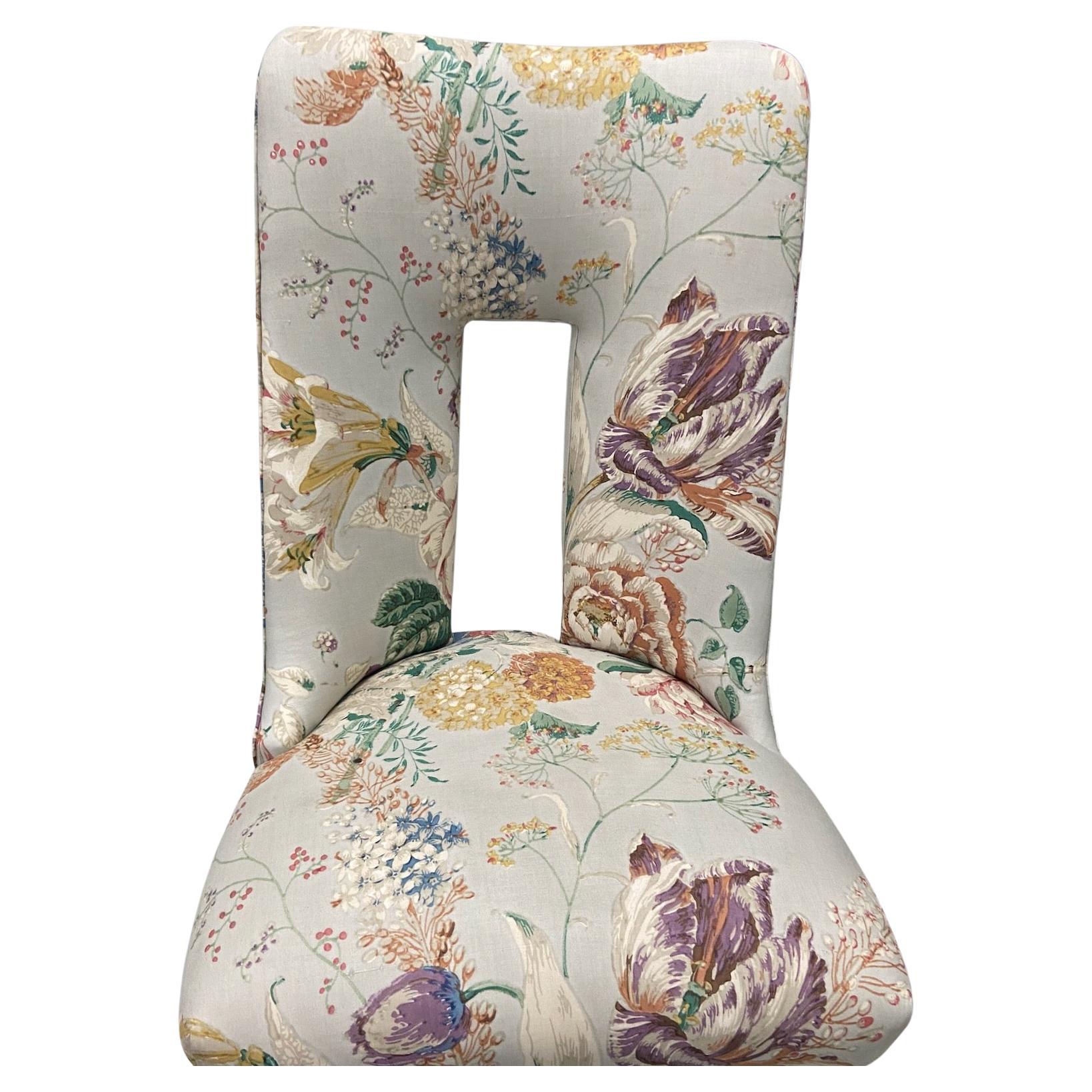 Silla escultórica italiana de mediados de siglo, tapicería floral, hacia 1950 siglo XX en venta