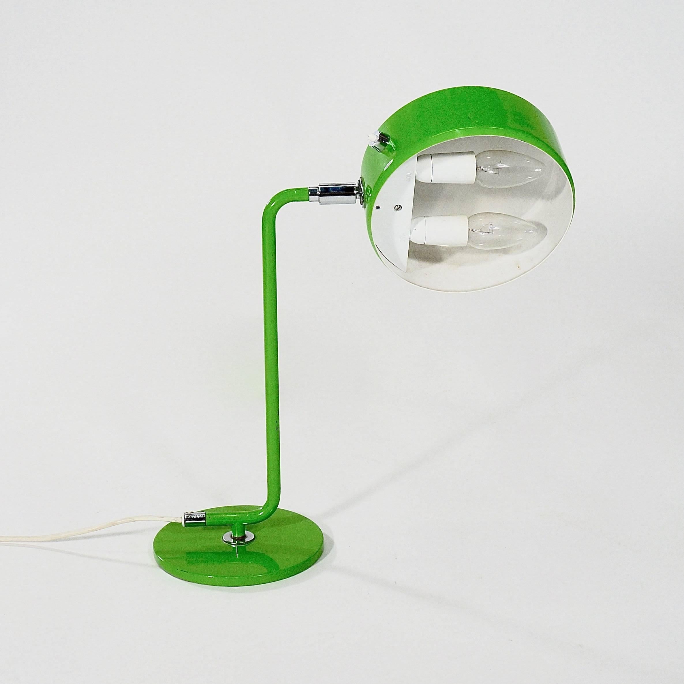 The 'OS Lamp' a green lacquered metal desk lamp with an adjustable drum shade.

Designed for Atelier Lyktan, Ahus, 

Denmark, circa 1960s.