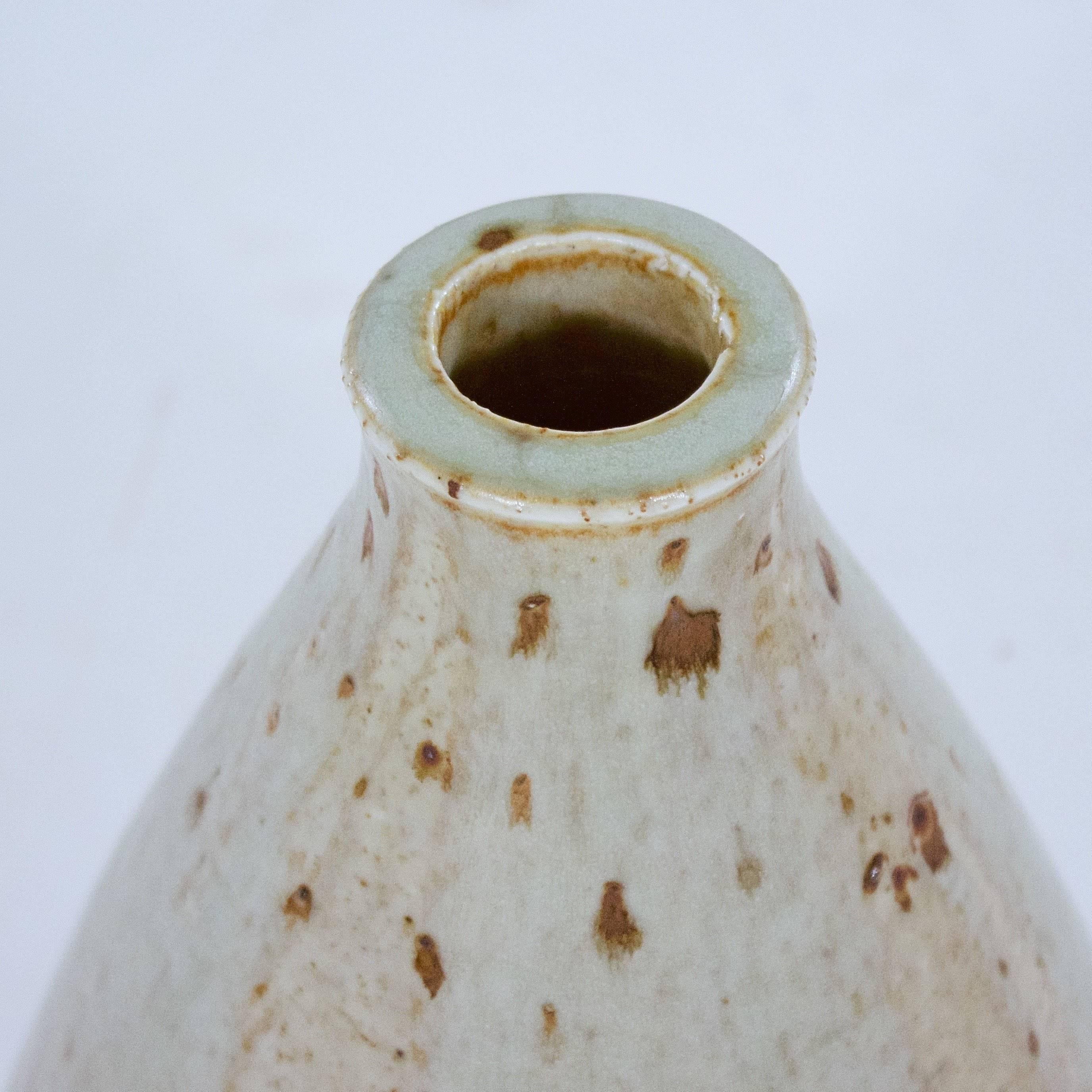 Scandinavian Modern Conical Vase with a Textured Ivory Glaze by Marianne Westman, 1928-2017 For Sale