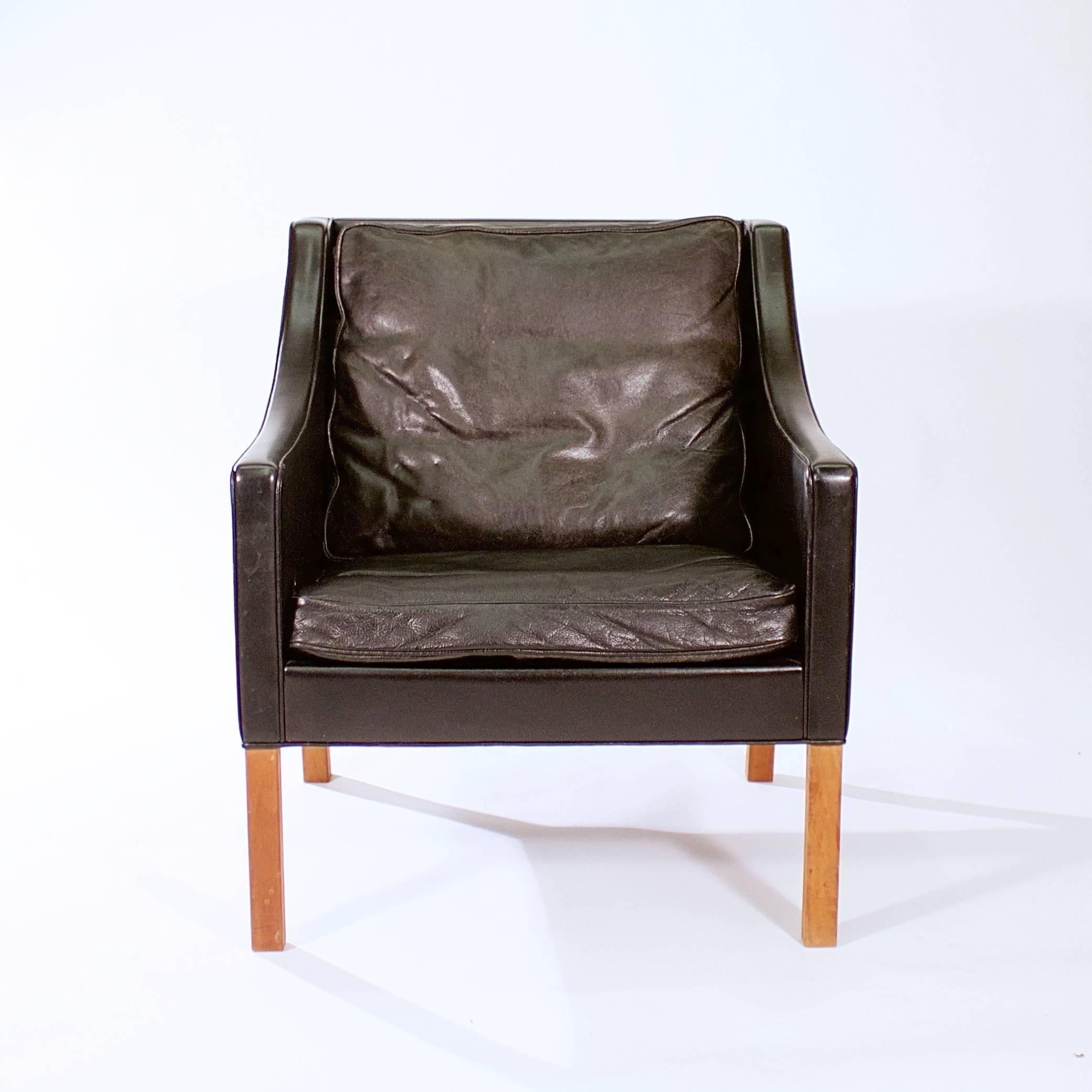 Scandinavian Modern Pair of Model 2207-22 Black Leather Armchairs by Borge Mogensen