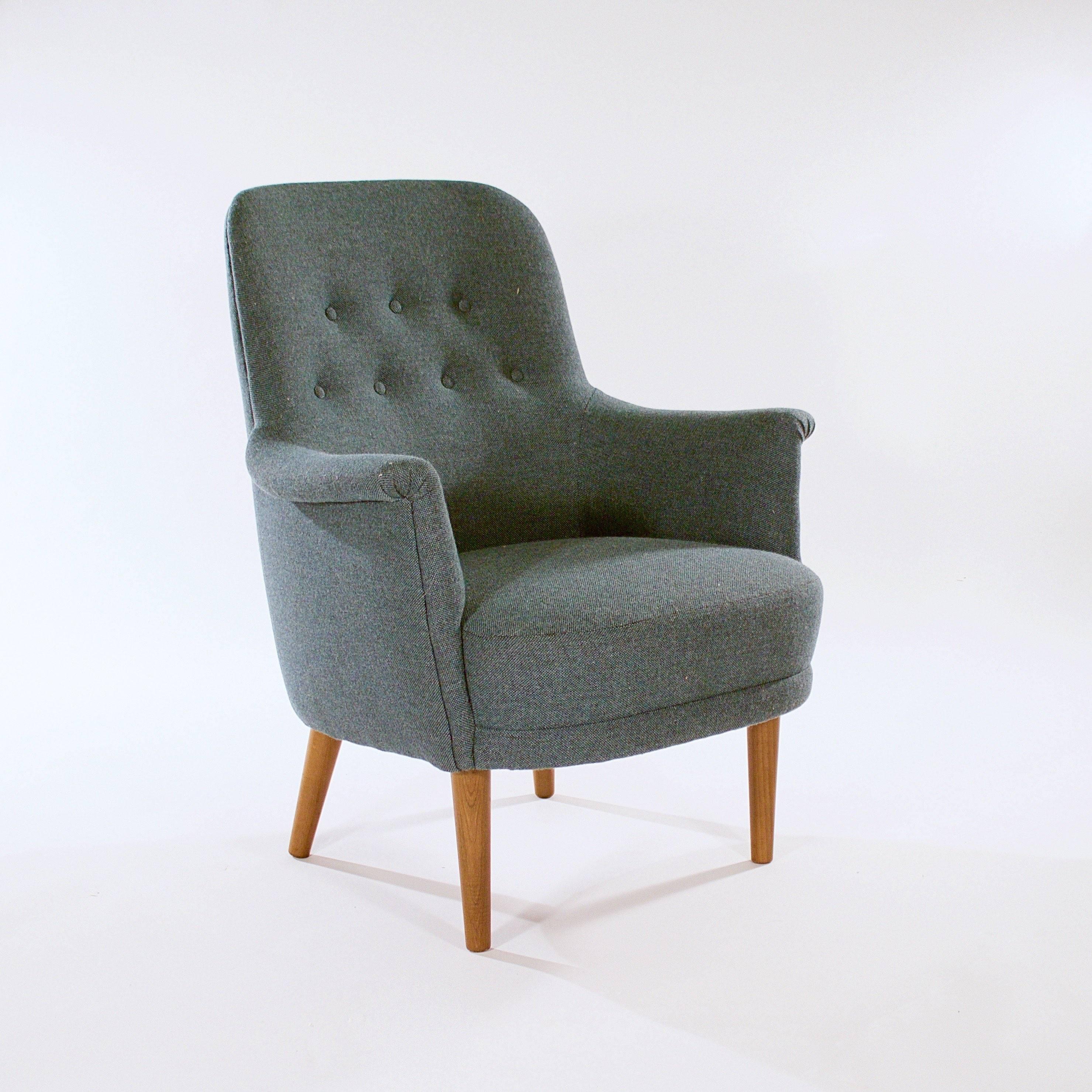 A pair of 'Husmor' upholstered easy chairs.

Designed for O.H. Sjogren

Sweden, circa 1950s.