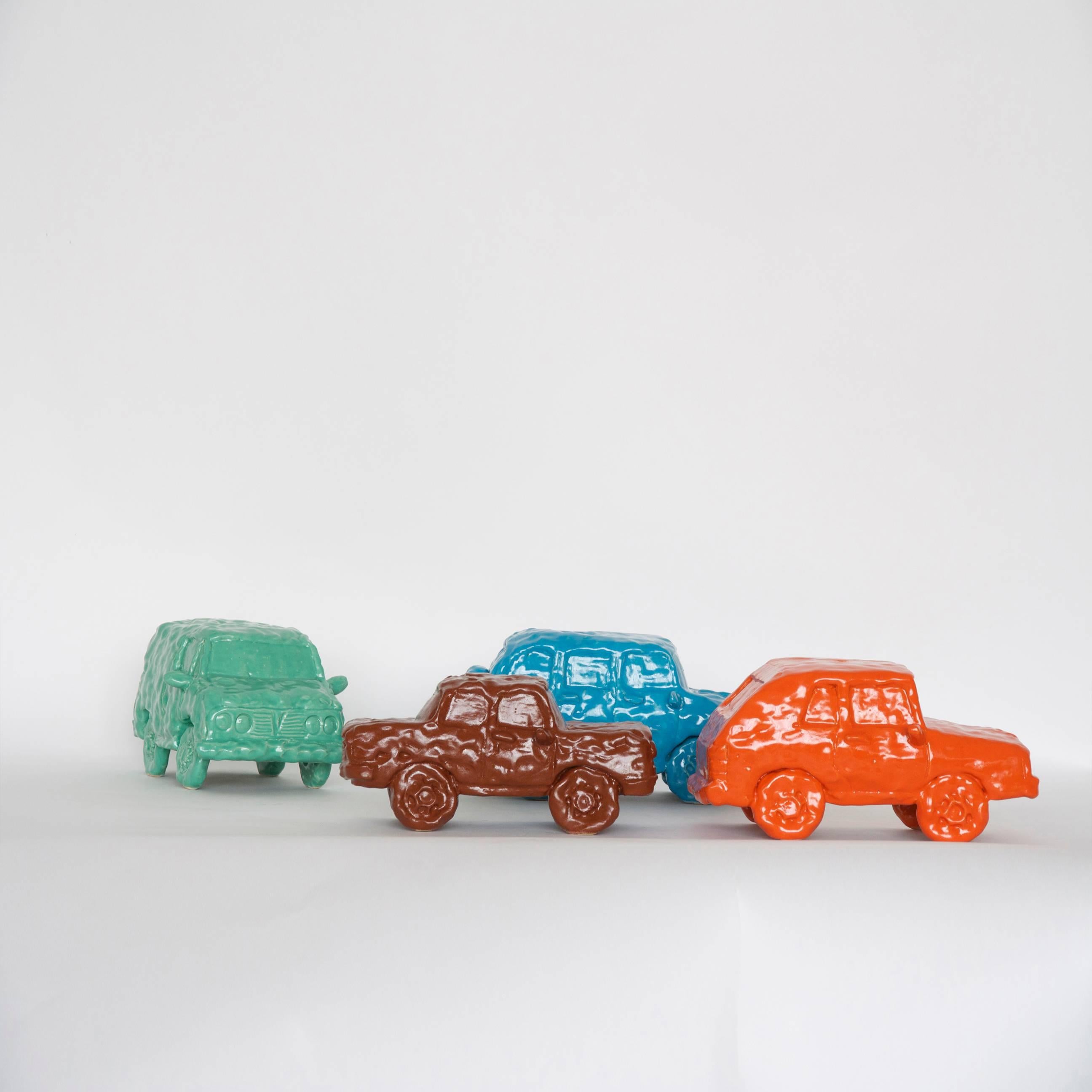 XXIe siècle et contemporain Sculpture de voiture en céramique émaillée « Chocolate Sedan » en vente