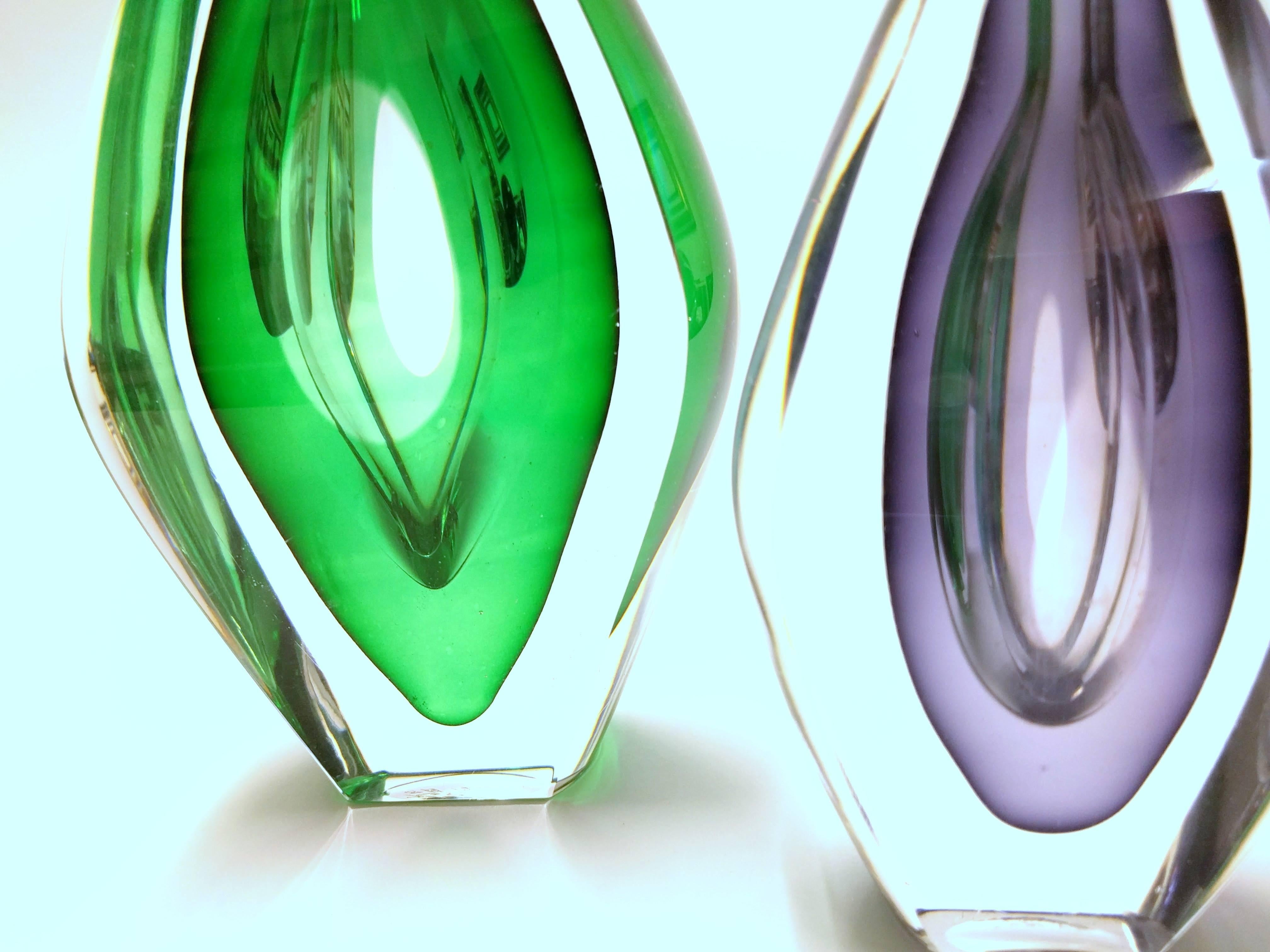 Beautiful signed Kosta vases by Mona Morales-Schildt. Pair of two.
One green and one purple vase.
Measures: The green vase is 16 cm high, the purple one is 12 cm high.
Good condition.