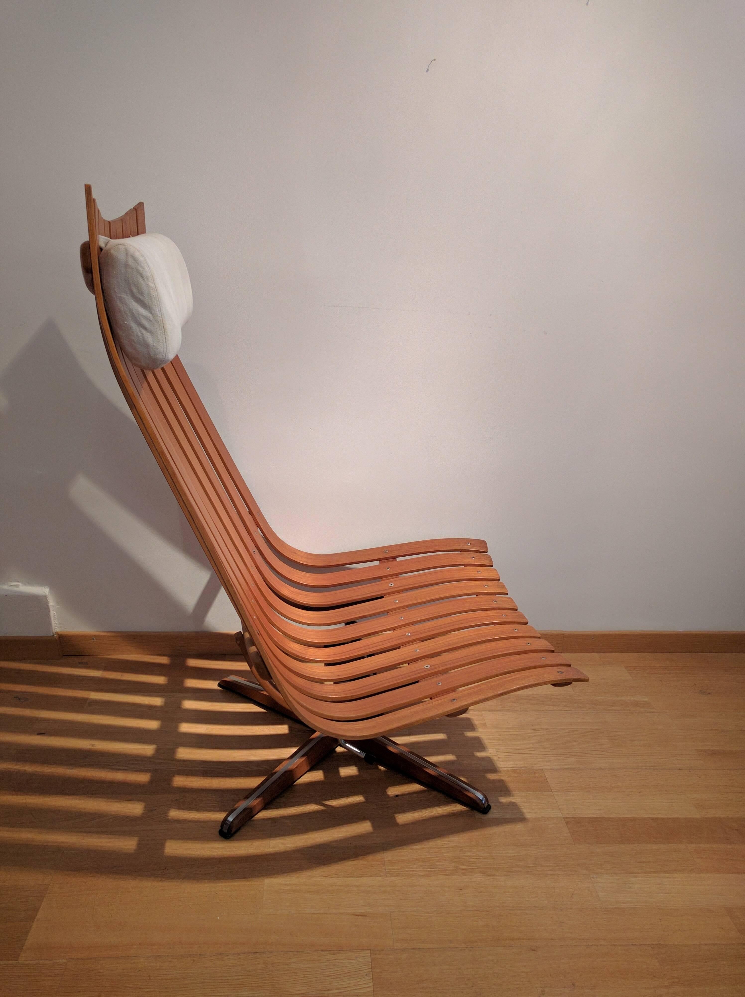 Scandia swivel chair, Hans Brattrud.
Made in 1957, with chrome steel and teakwood.