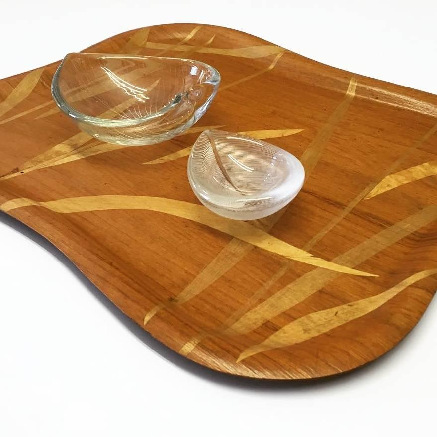 Tapio Wirkkala tray, Soinne & Kni Oy, Signed.
This beautiful tray was made in the 1950s.
A Fincraft molded plywood tray, made by Tapio Wirkkala for Soinne et Kni, Helsinki. Soinne was the same company which produced the famous sculptural dishes