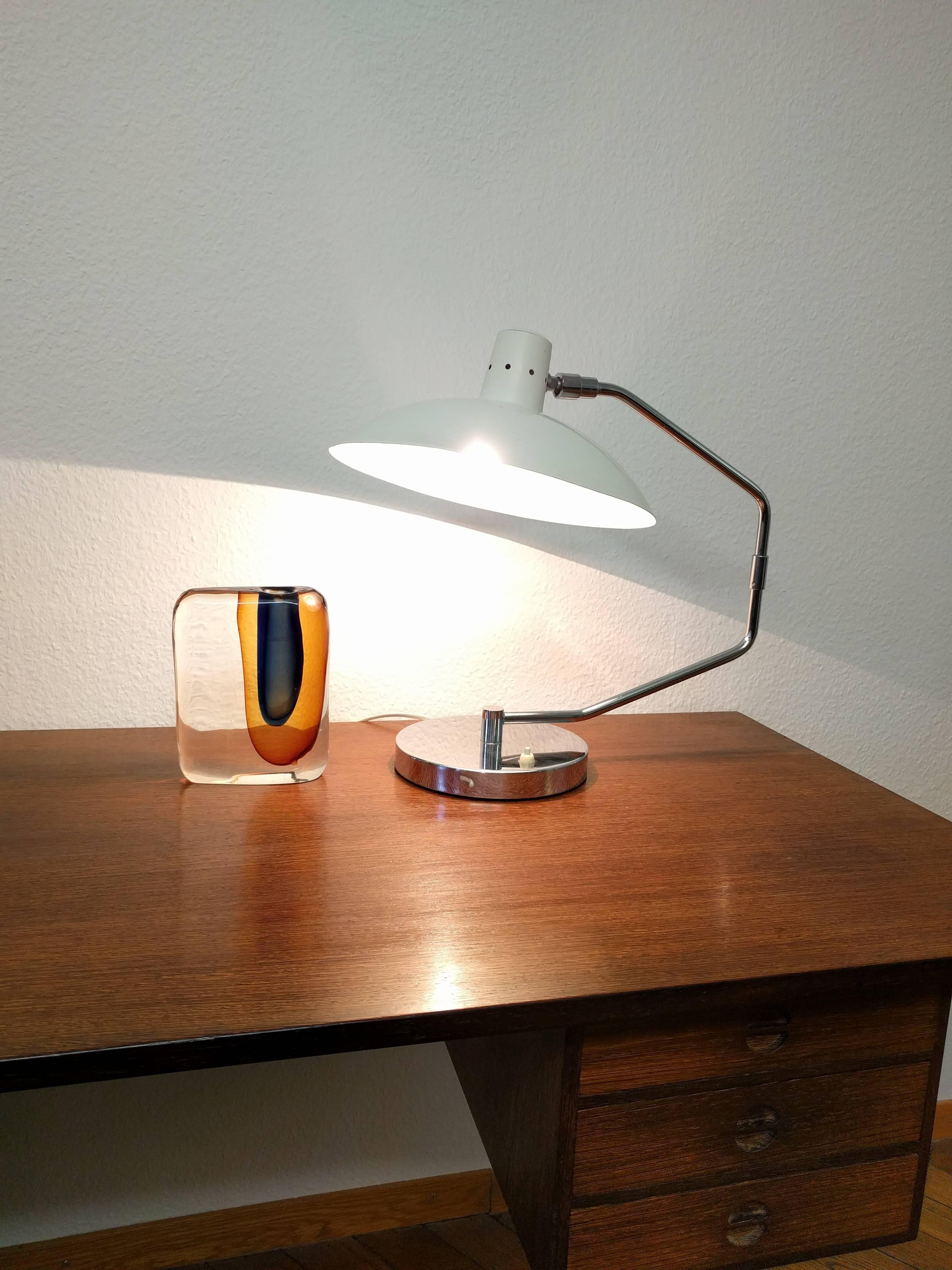 1960s Clay Michie desk lamp No. 8 for Knoll International.
Tilting white shade on swivel arm.
Very good condition.
 