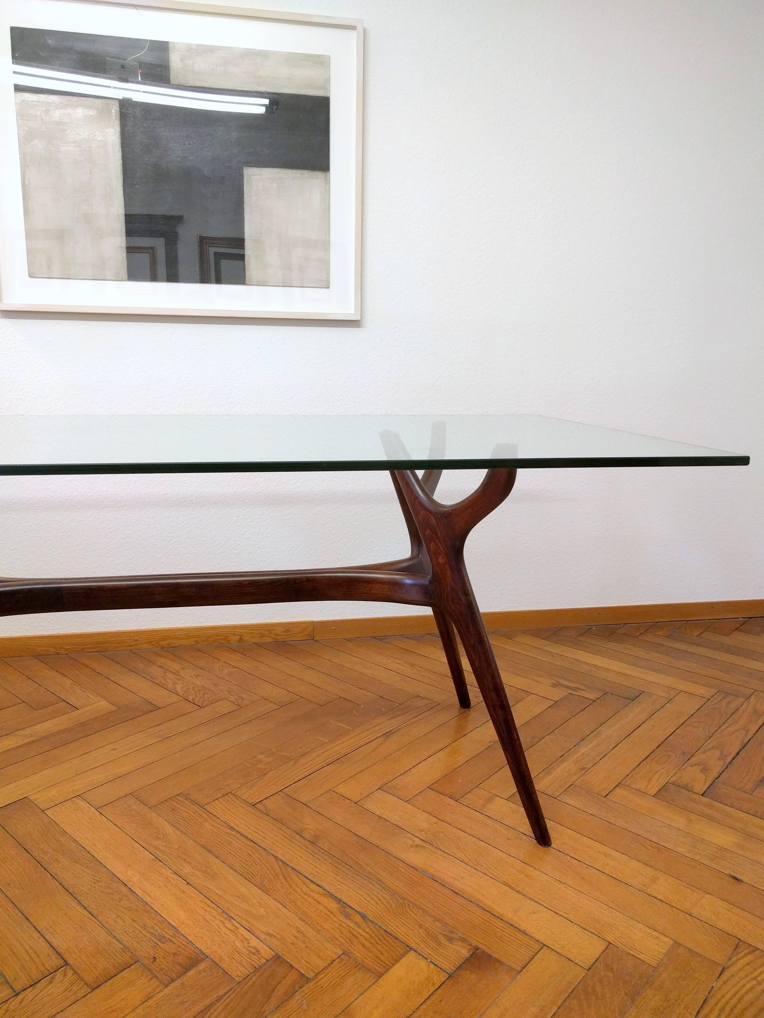 Beautiful table designed by Ico Parisi (attributed).
This dinner table is made of Palisander wood and glass (1,2cm).
It was made circa 1960.
Excellent condition.
 
