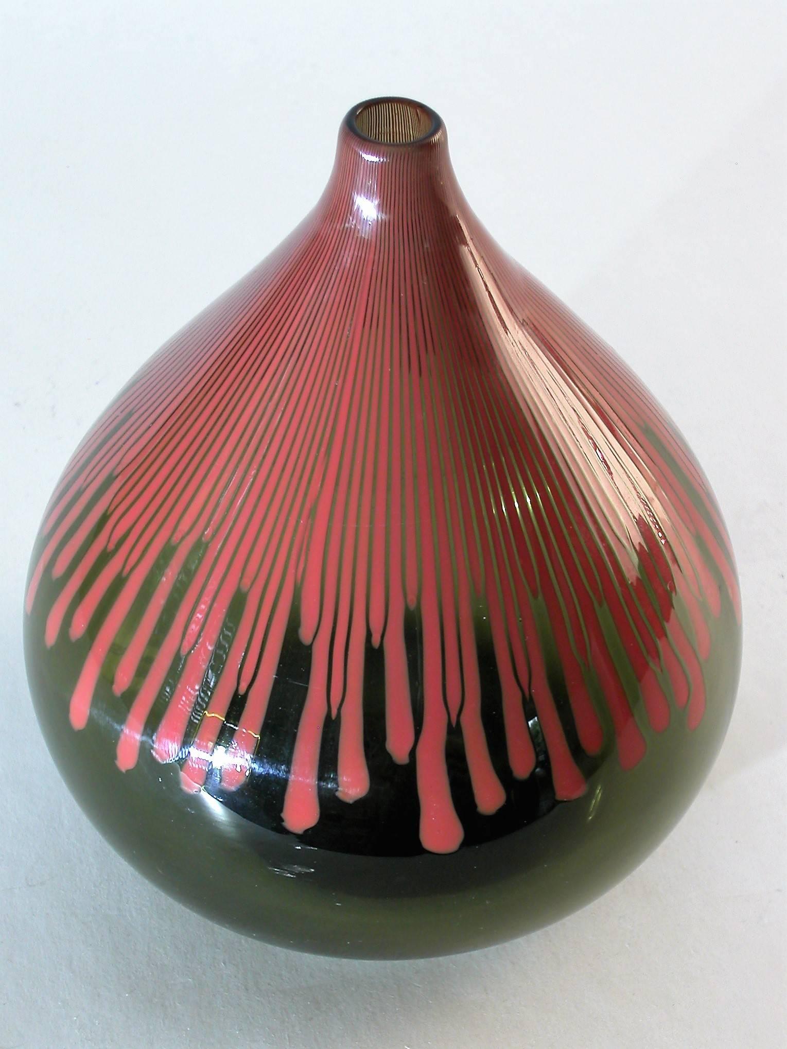 Venini Murano "Cannetti" glass vase by Ludovico Diaz de Santillana, 1960.

This beautiful vase was designed by Ludovico Diaz de Santillana and was produced by venini, 1960 in Italy.

Model 713.1
blown glas
Excellent