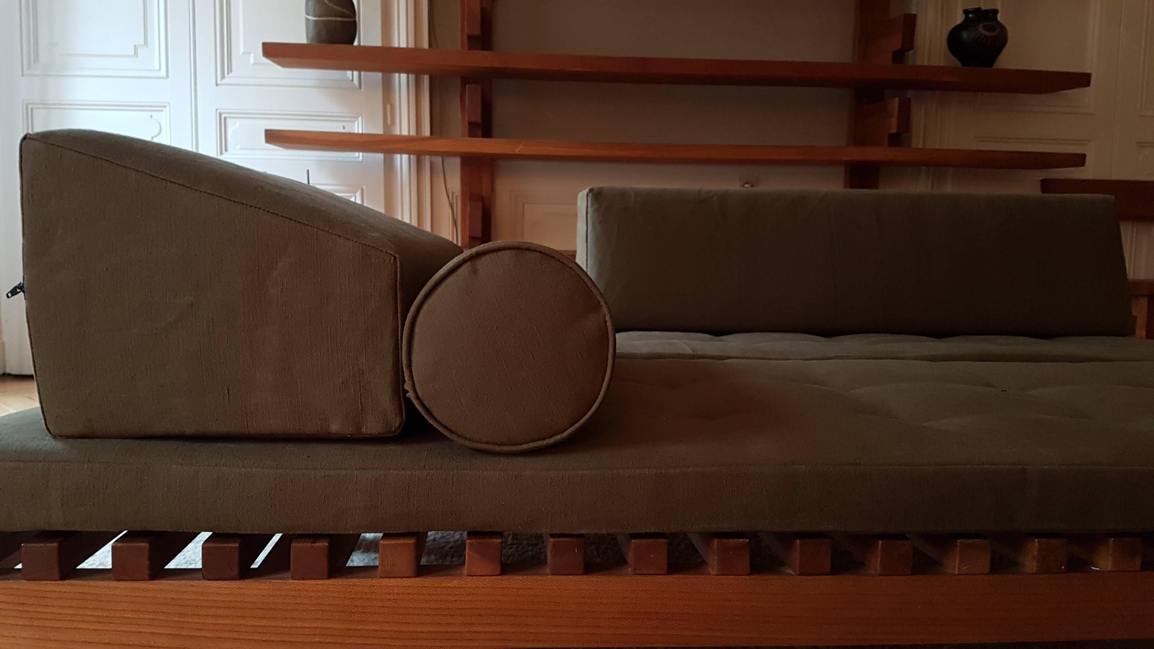 L07 Bench Bed Pierre Chapo in French Elm from 1968 In Excellent Condition In Lyon, FR