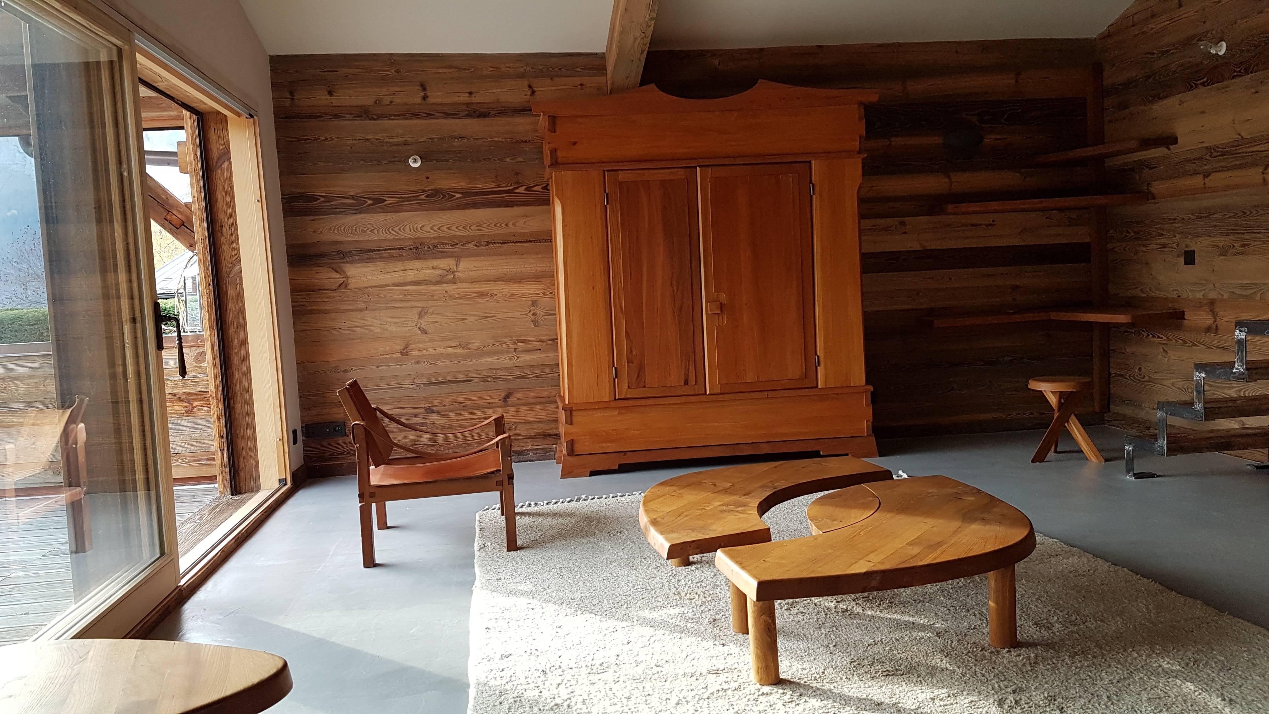 Monumental wardrobe of Pierre Chapo R 02 B in French elm of 1970 signed. Furniture made in very few copies very rare. Pierre Chapo joins the greatest creators like Charlotte Perriand Le Corbusier and Jean Prouvé.