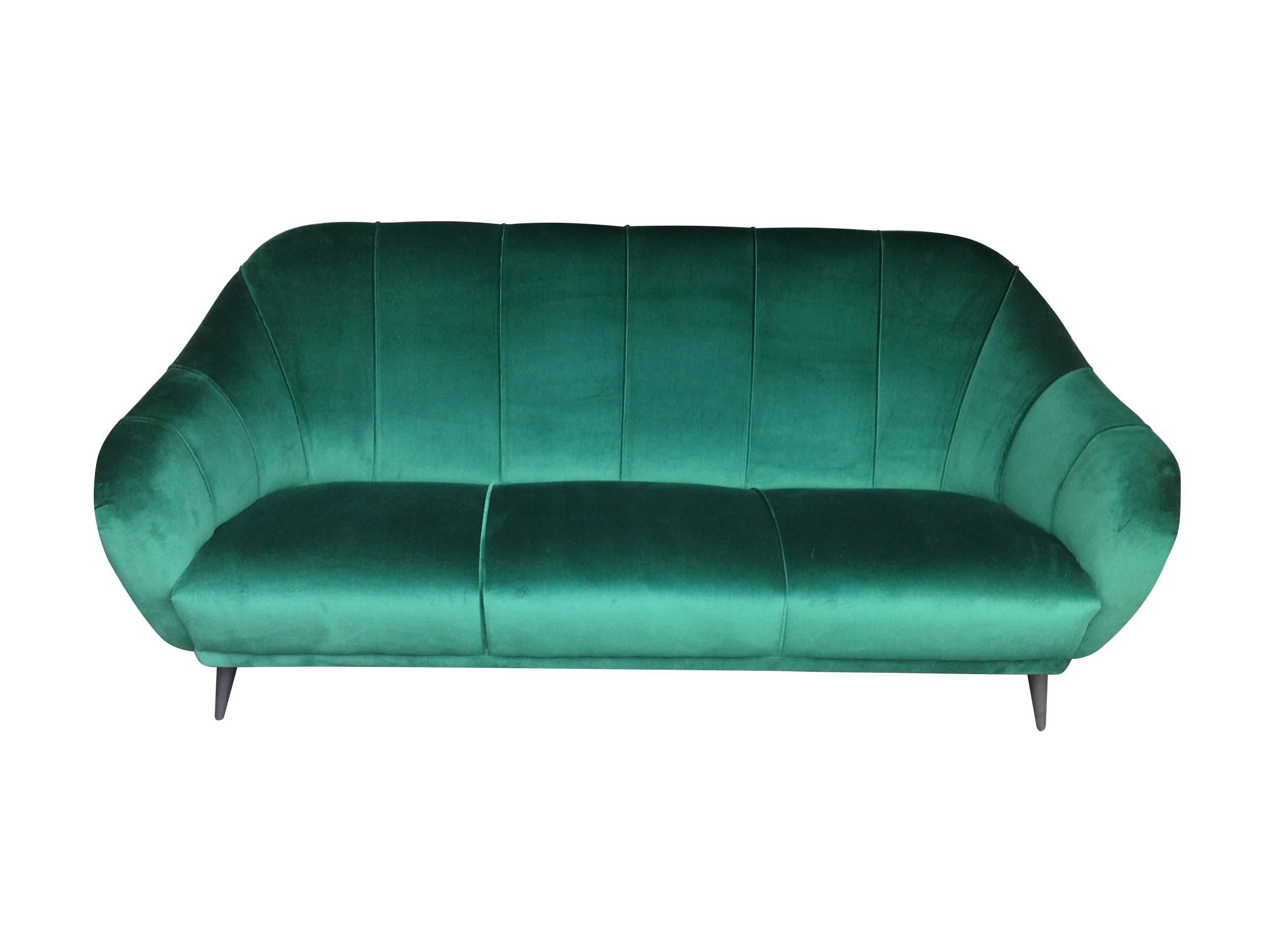 An Italian sofa in the style of Gio Ponti, newly re-upholstered in pleated emerald green velvet, black pointed ebonized feet. Also see listing for matching chair available too.