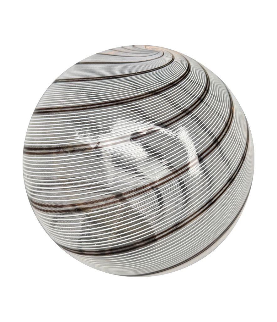 Una meravigliosa plafoniera a volute in vetro di Murano di Venini con finiture in ottone in vendita 3