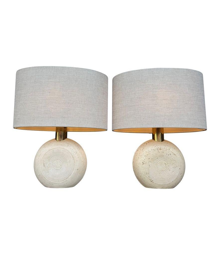 A pair of circular Italian 1970s travertine and brass lamps by Fratelli Manelli For Sale 6
