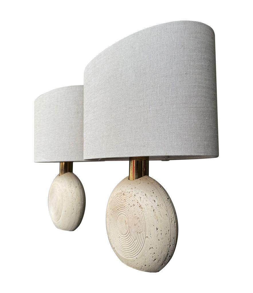 A pair of circular Italian 1970s travertine and brass lamps by Fratelli Manelli For Sale 5