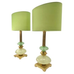 Une paire de lampes vertes en verre opalin de Murano des années 1960, signées Cenedese