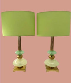 Une paire de lampes vertes en verre opalin de Murano des années 1960, signées Cenedese