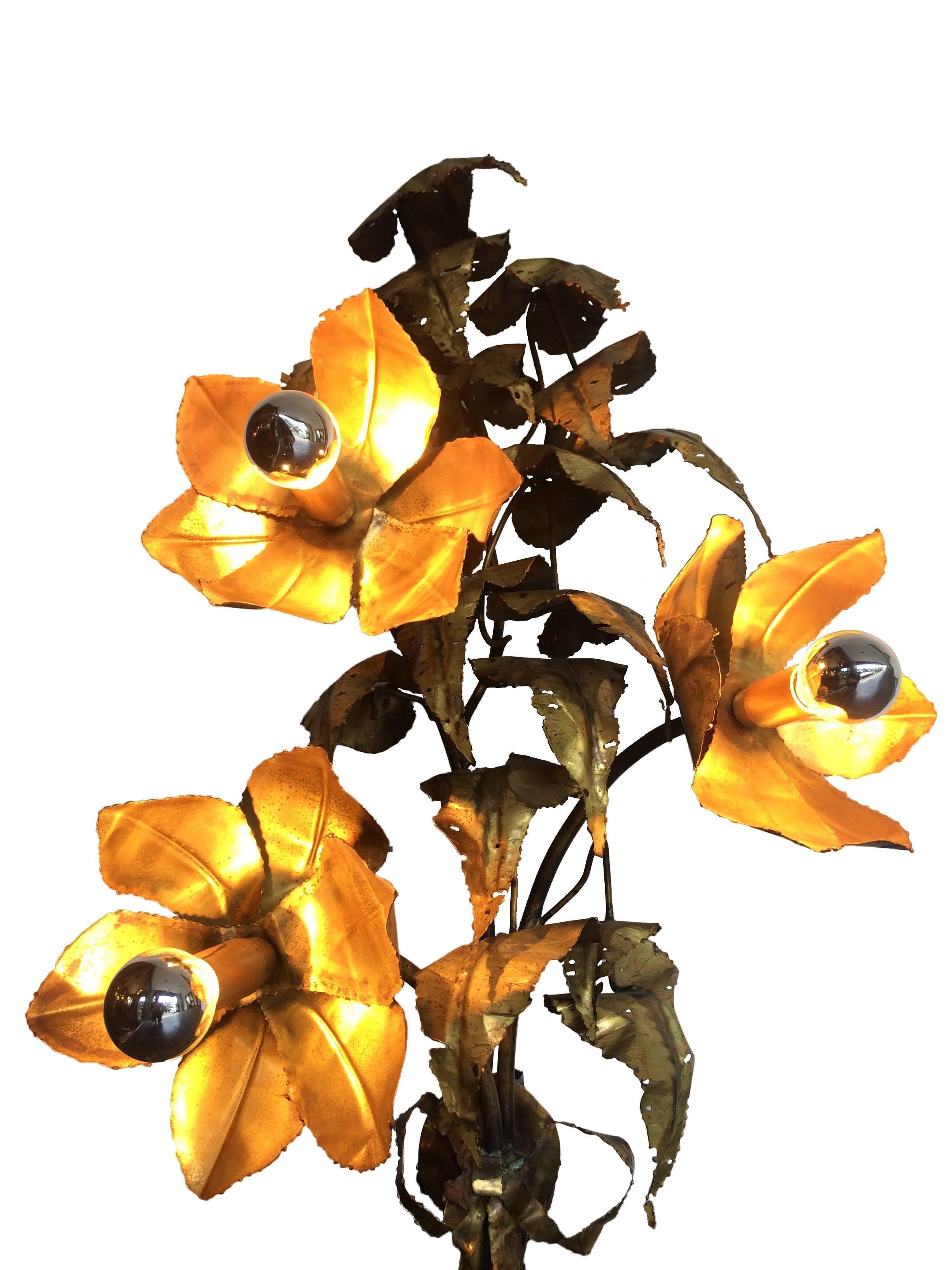 An Italian brass flower wall light by P Mas-Rossi with three flower heads each with a light fitting in, tied together with a brass ribbon stamped, P Mas-Rossi 
Re wired with new fittings and PAT tested.