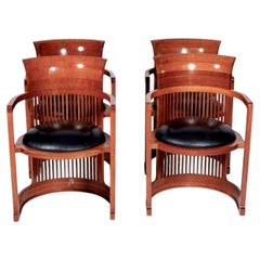 Sedia "Barrel" di Frank Lloyd Wright, realizzata da Cassina, in legno e pelle nera, 1980