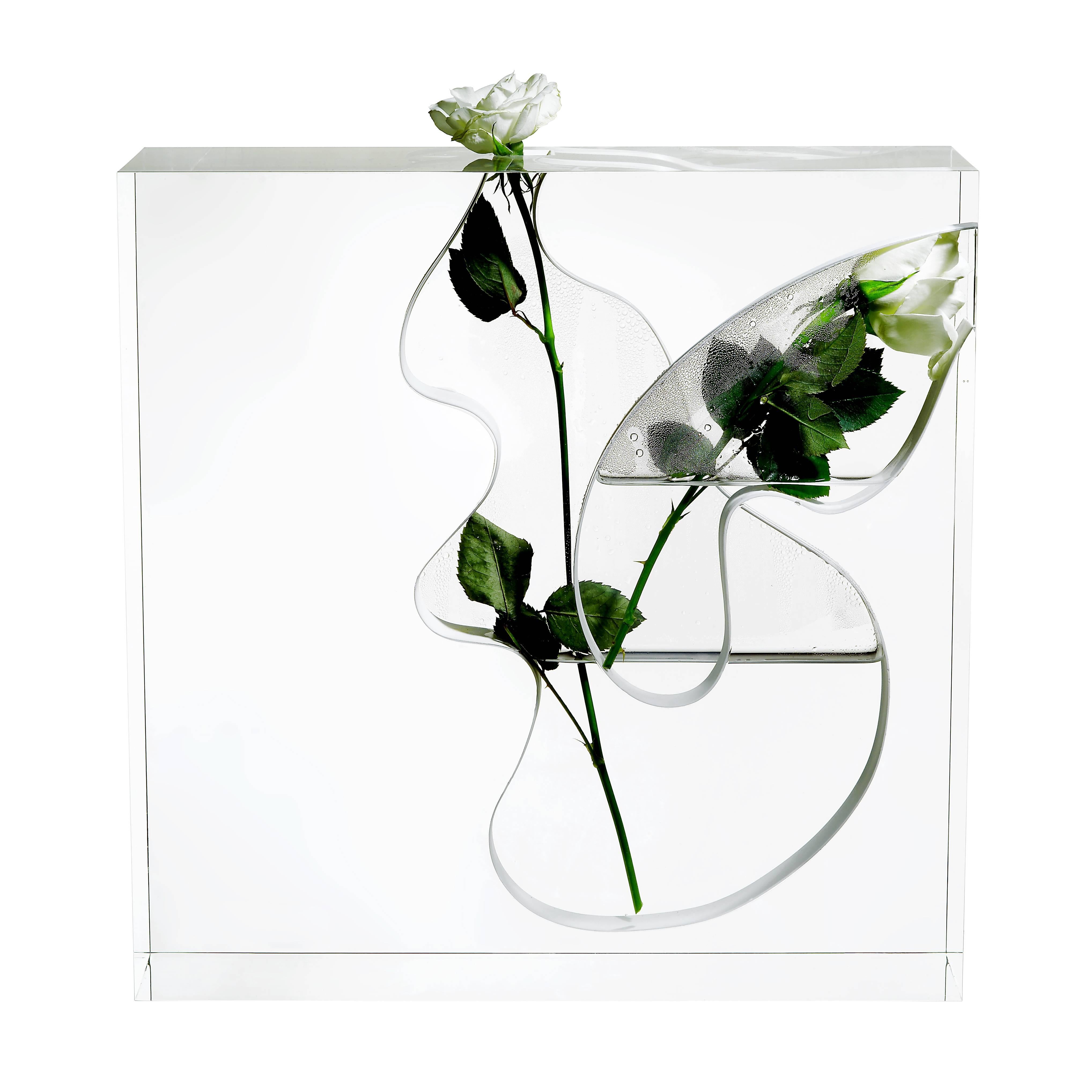 Vase clear transparent plexiglass designed by Andrea Branzi for Metea.
Limited edition 20 numbered copies. Signed and numbered. Prototype.