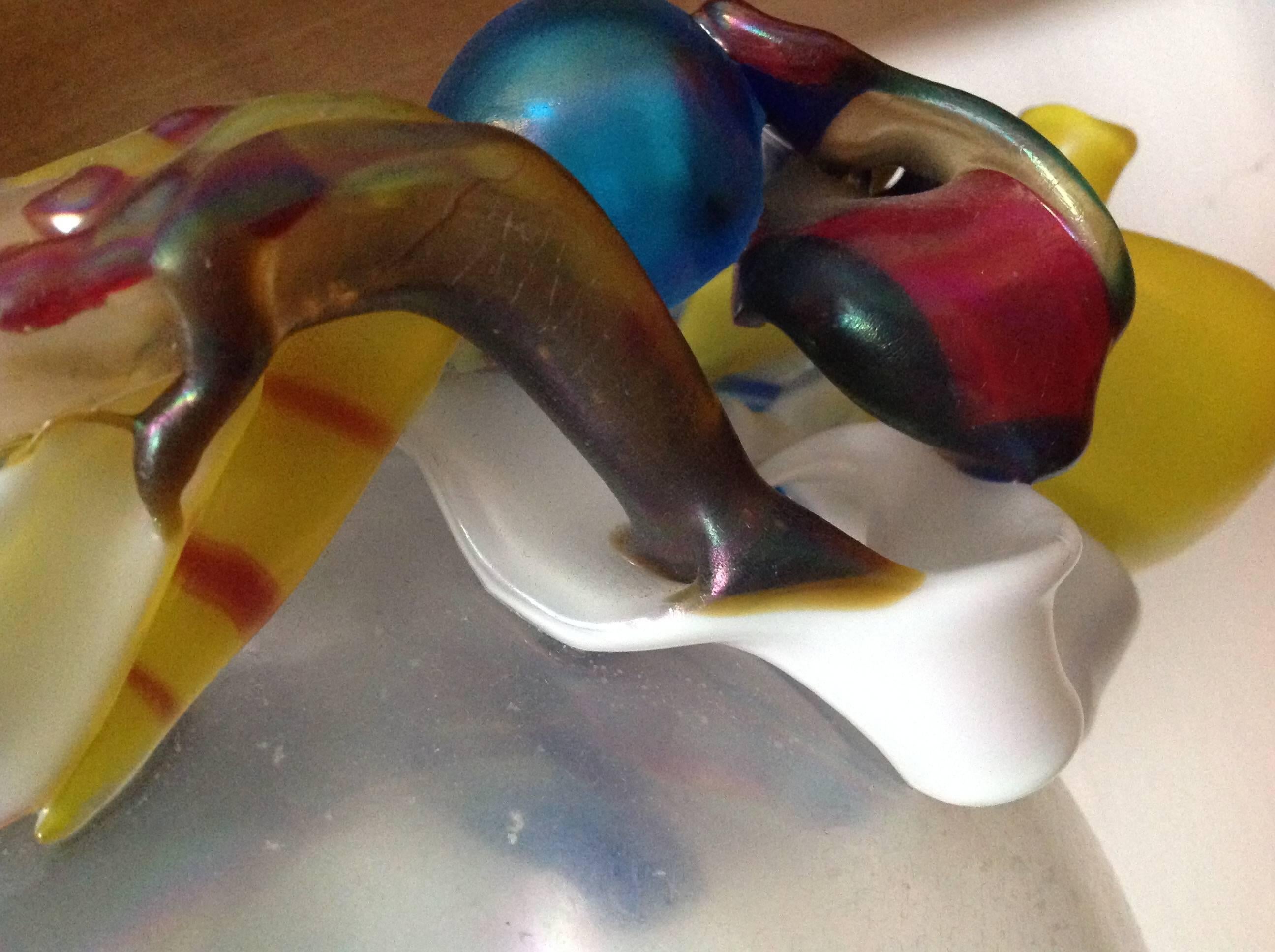 Vaso modello Sogni Infranti in vetro iridescente con applicazione di scarti di lavorazione in vetro policromo, 1994. Disegnato da Mario Bellini. Firmato.