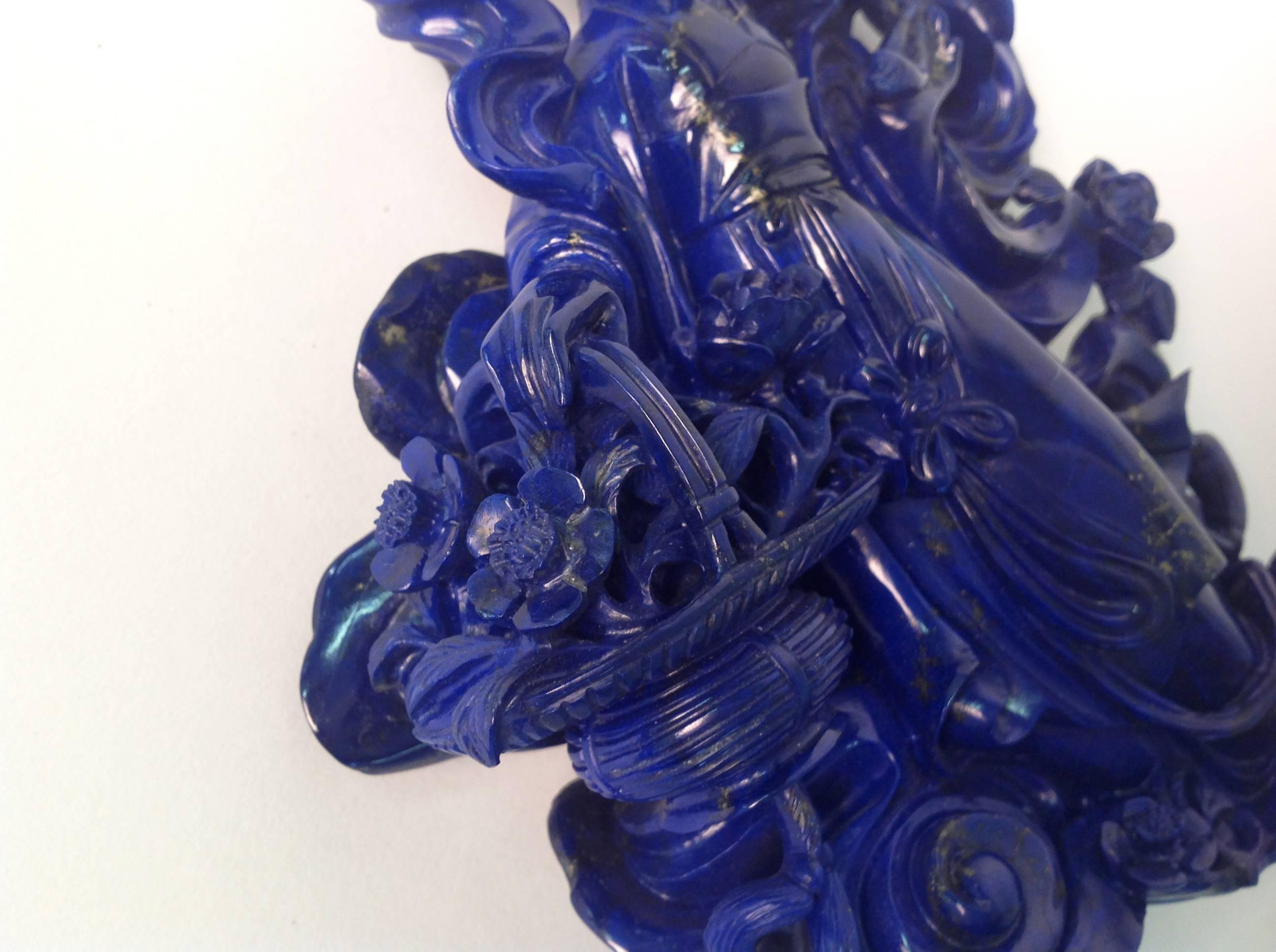 A beautiful lapis lazuli sculpture produced in China. Italian private collection. Weight kg 1.46.