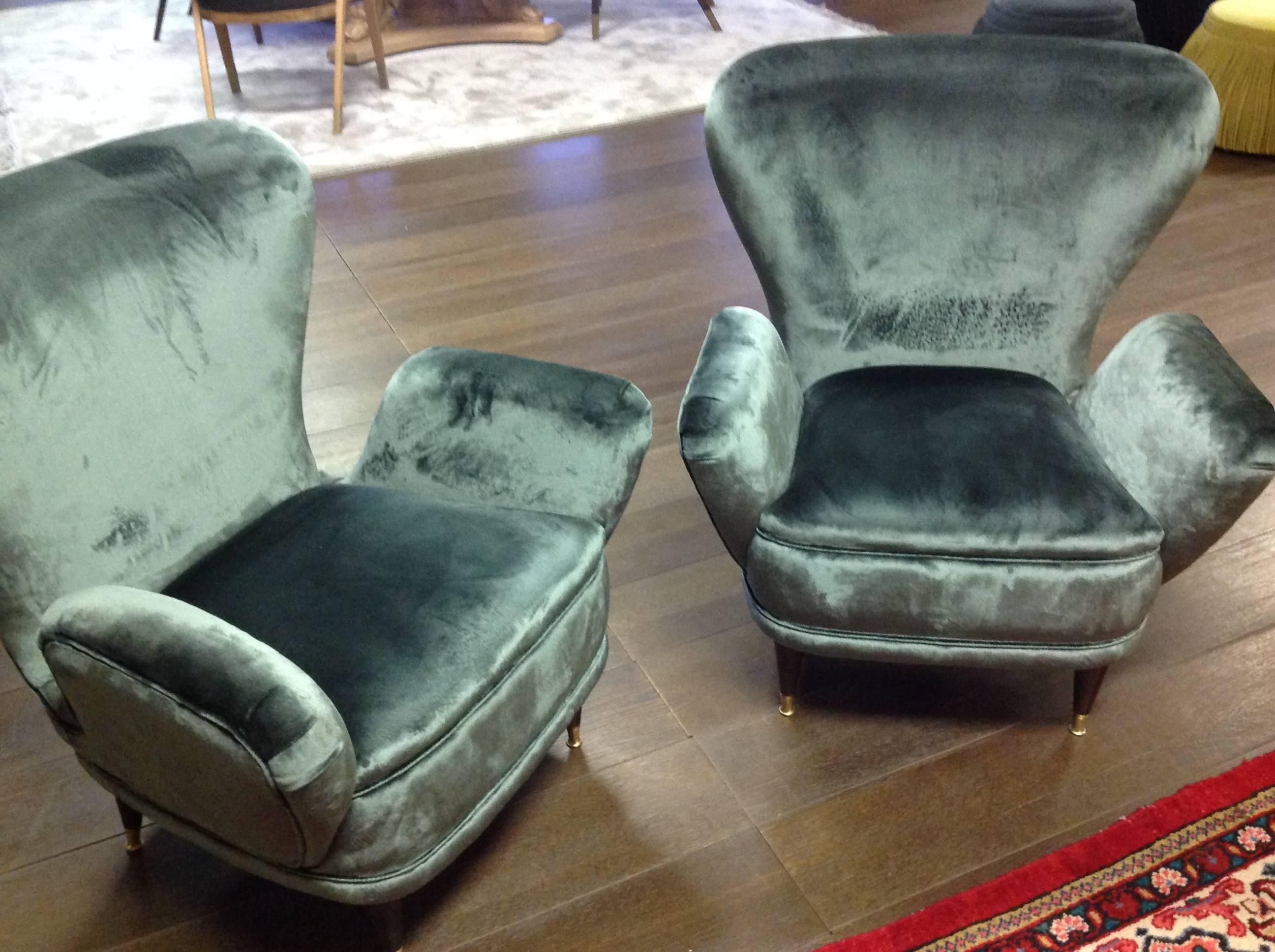 An elegant pair of green velvet armchairs produced by Fratelli Boffi.