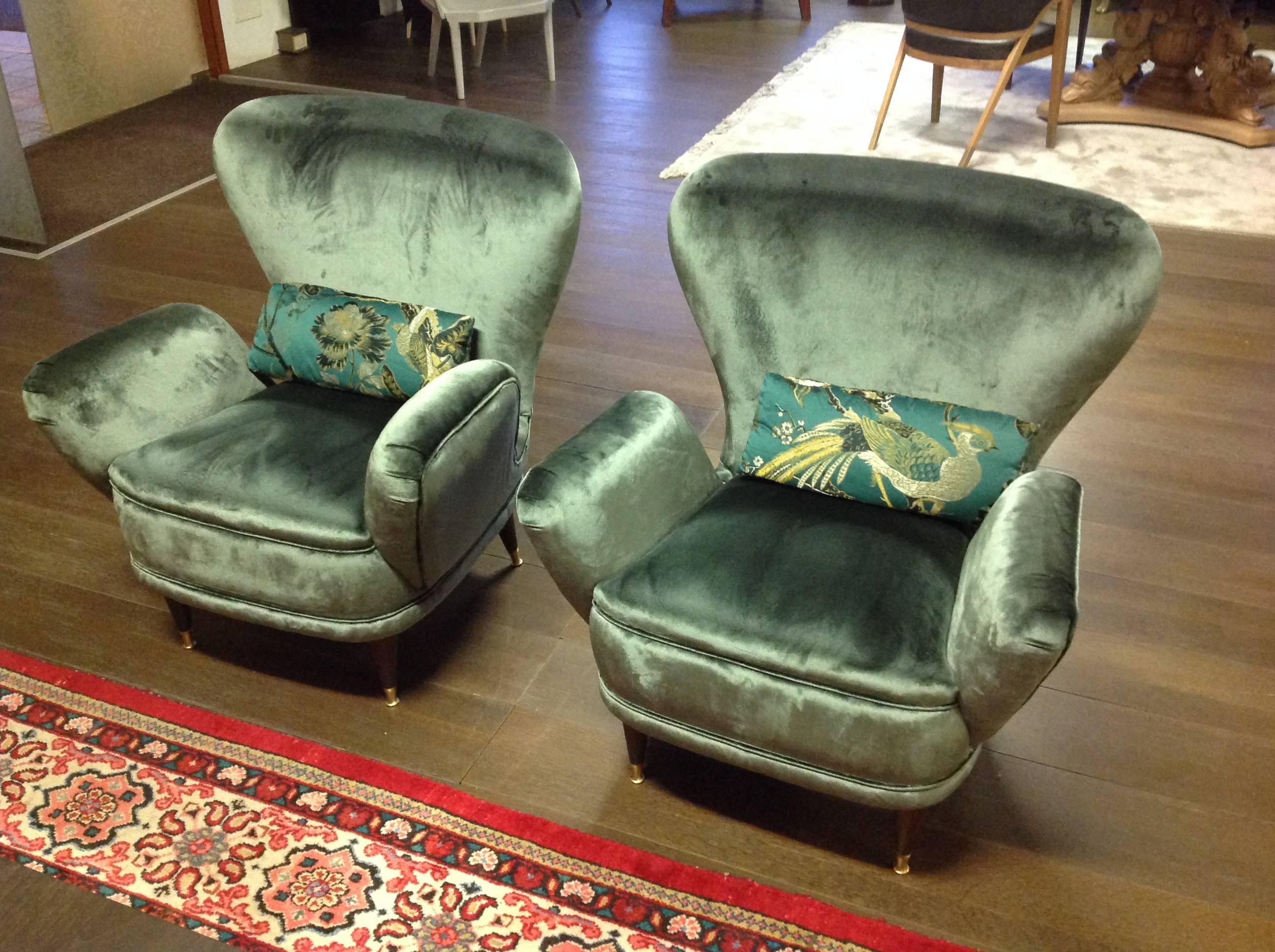 Italian Elegant Pair of Armchairs Produced by Fratelli Boffi, Italy For Sale
