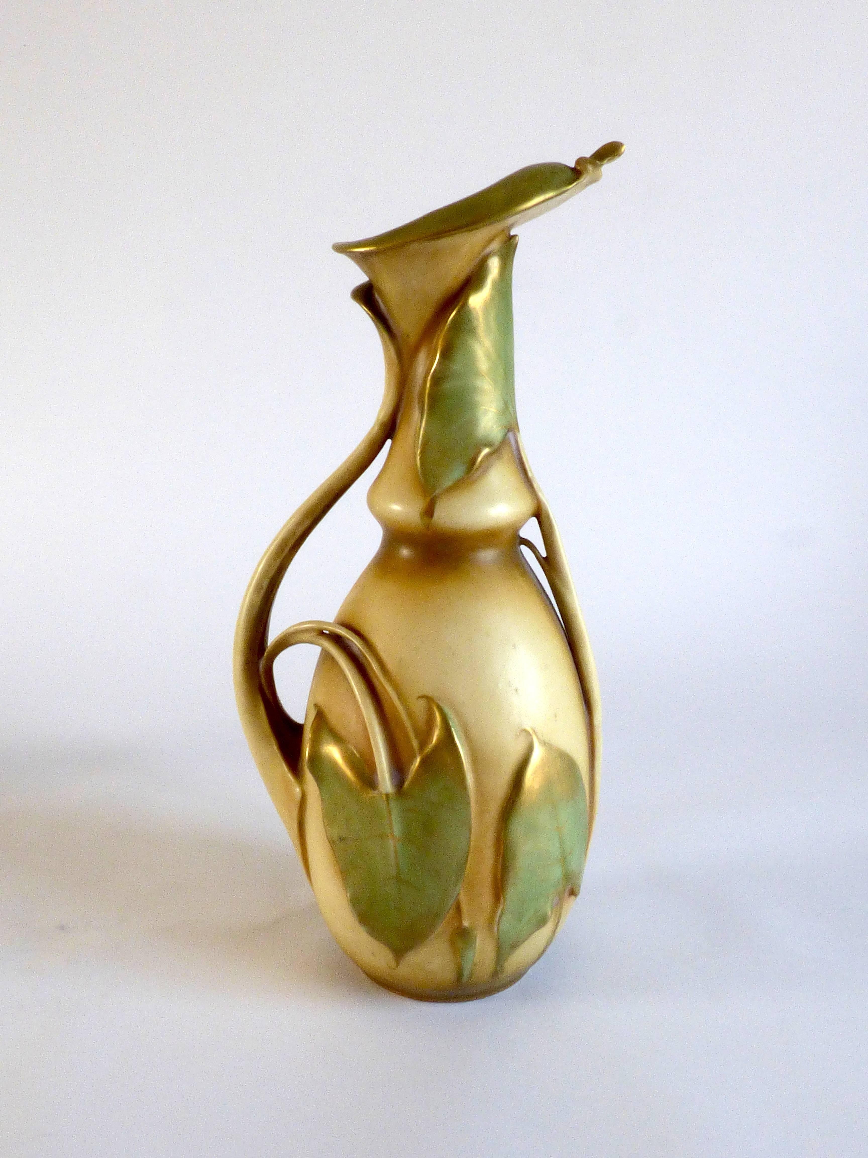 Art nouveau Vase en céramique Art Nouveau Poterie Turn-Teplitz Bohemia Amphora, Autriche en vente
