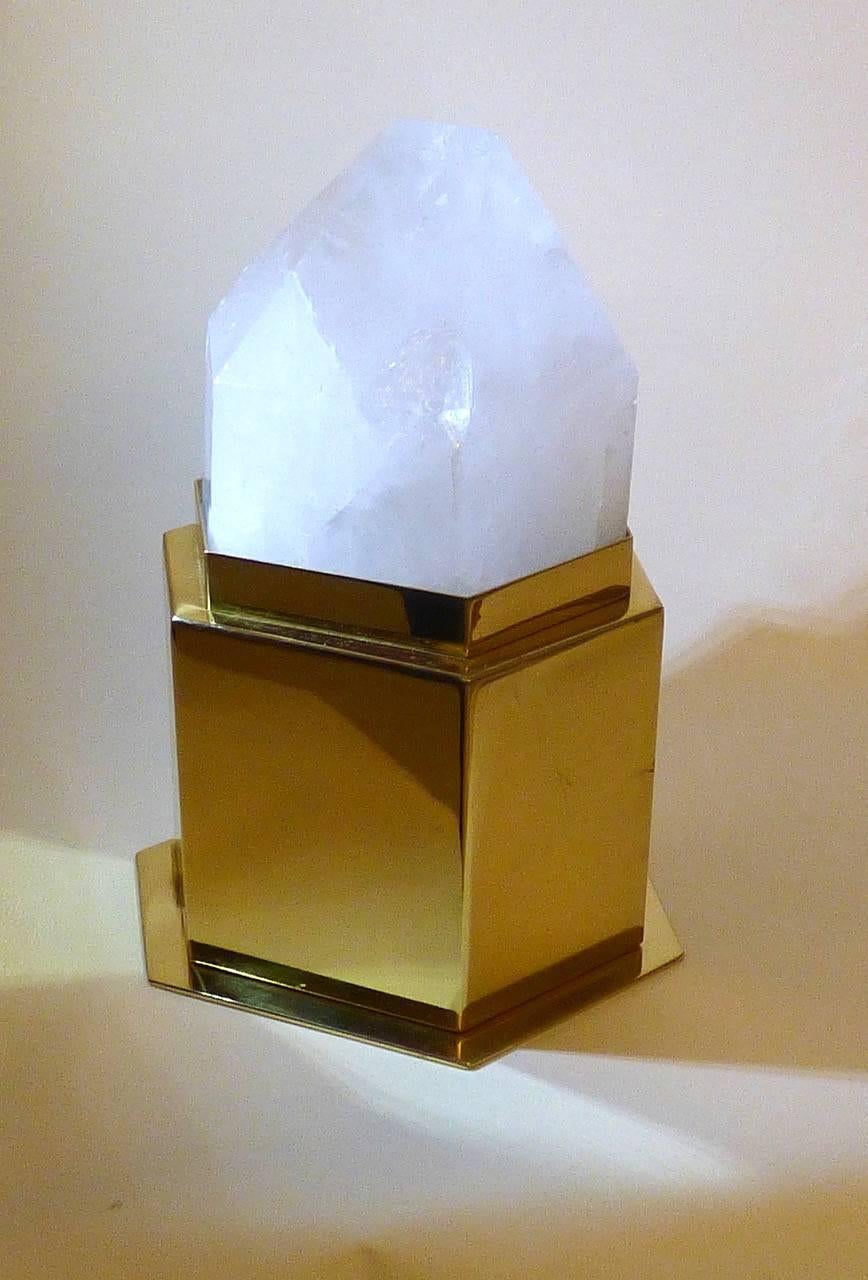 Lampe de table avec structure en quartz et base en laiton, conçue par le Studio Superego pour les éditions Superego, en 2015. Pièce unique.

Biographie
Les éditions Superego sont nées en 2006, menant une activité constante de recherche dans le