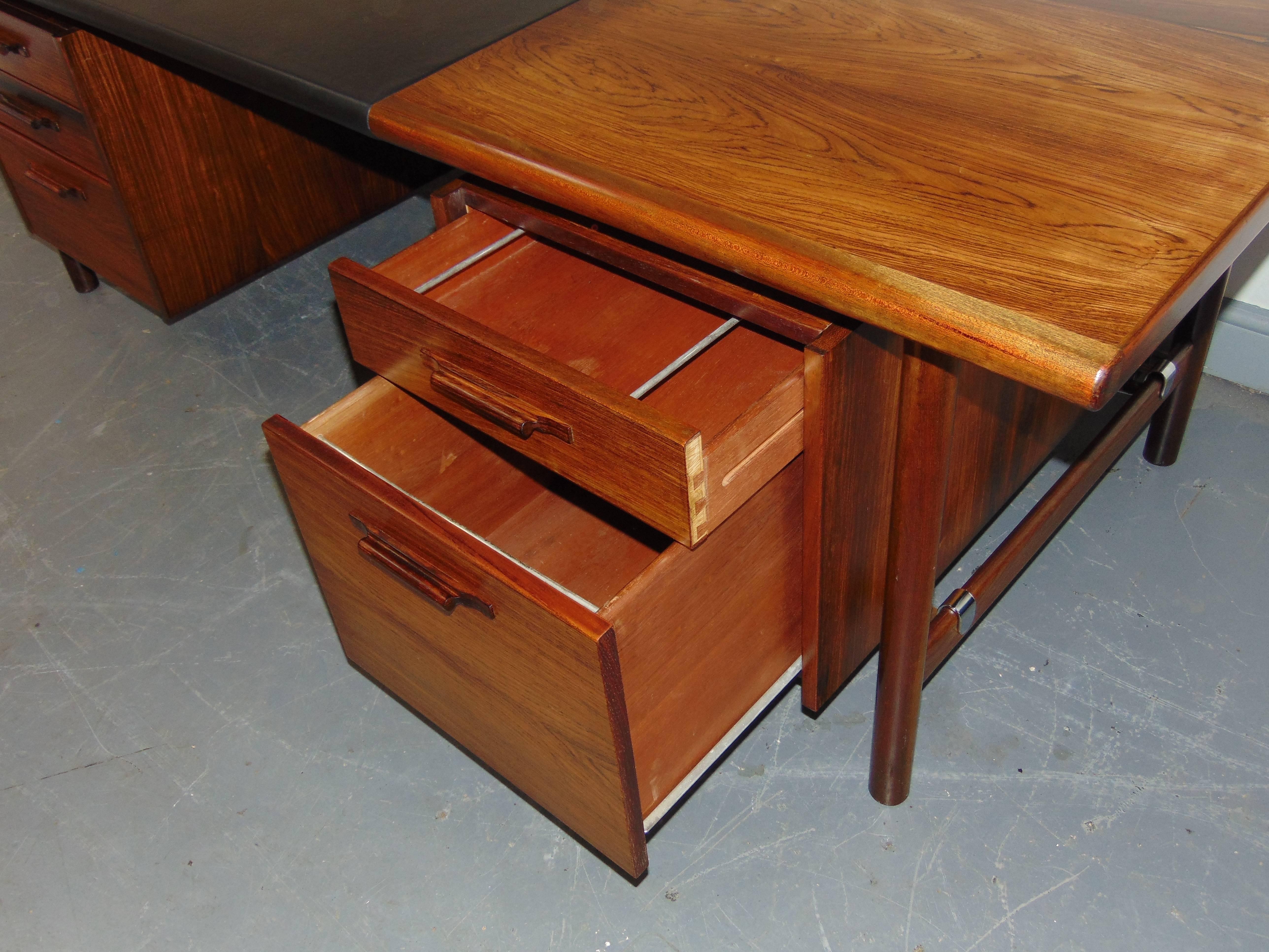 Midcentury Danish Rosewood Executive Desk, Kofod Larsen for Brande Mobelfabrik For Sale 1