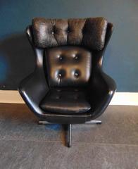 Vintage Swivel Egg Arne Jacobsen Childs Chair in Black Vinyl