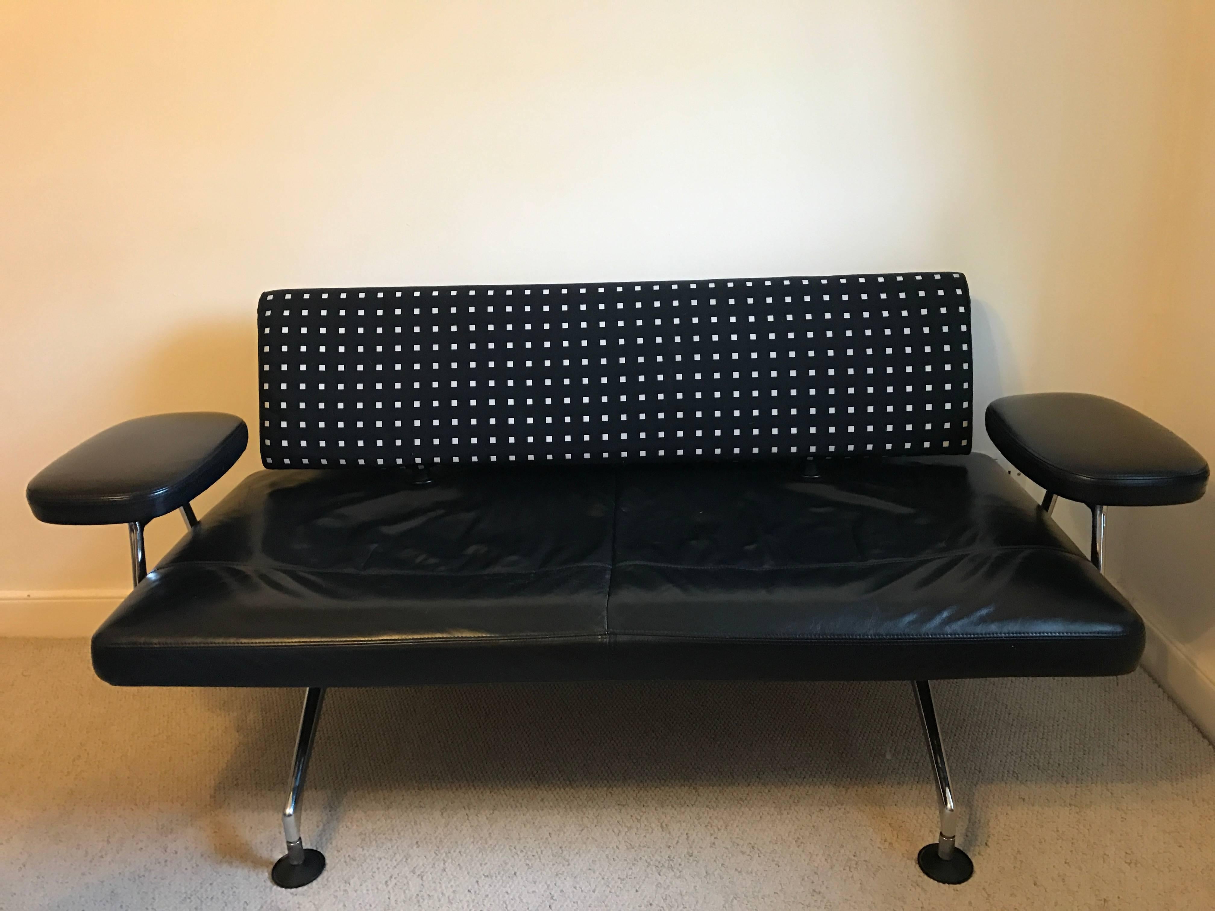 A vintage black leather, upholstered and chrome sofa designed by Antonio Citterio in 1980 and manufactured by Vitra.
The montage area sofa comfortably seats three, it has a leather seat and arm rests with a black and white upholstered back support