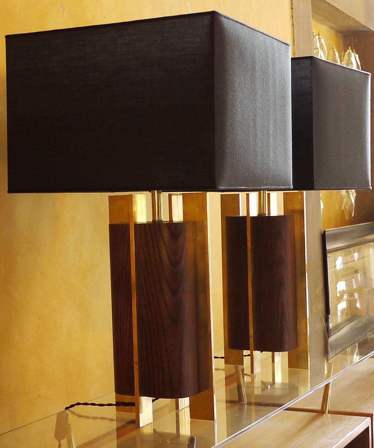 Mid-Century Modern Late 20th Century Pair of Italian Brass & Brown Oak Table Lamps w/ Black Shades