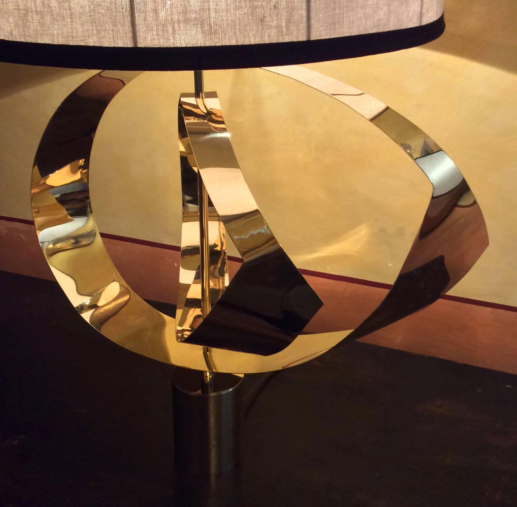 Rotating Ellipses in solid brass. Minimum opening: Depth 20.
Maximum opening: Depth 42 cm.
Shades are not Included. One E27 Light Bulb Each