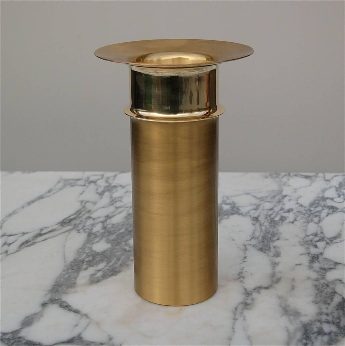 Single weighty brass candleholder or candlestick designed by Finish artist Tapio Wirkkala for manufacturer Kultakeskus in the early to middle 1970s. Stamped on the base "Kultakeskus Oy Made In Finland, Design Tapio Wirkkala". Design series