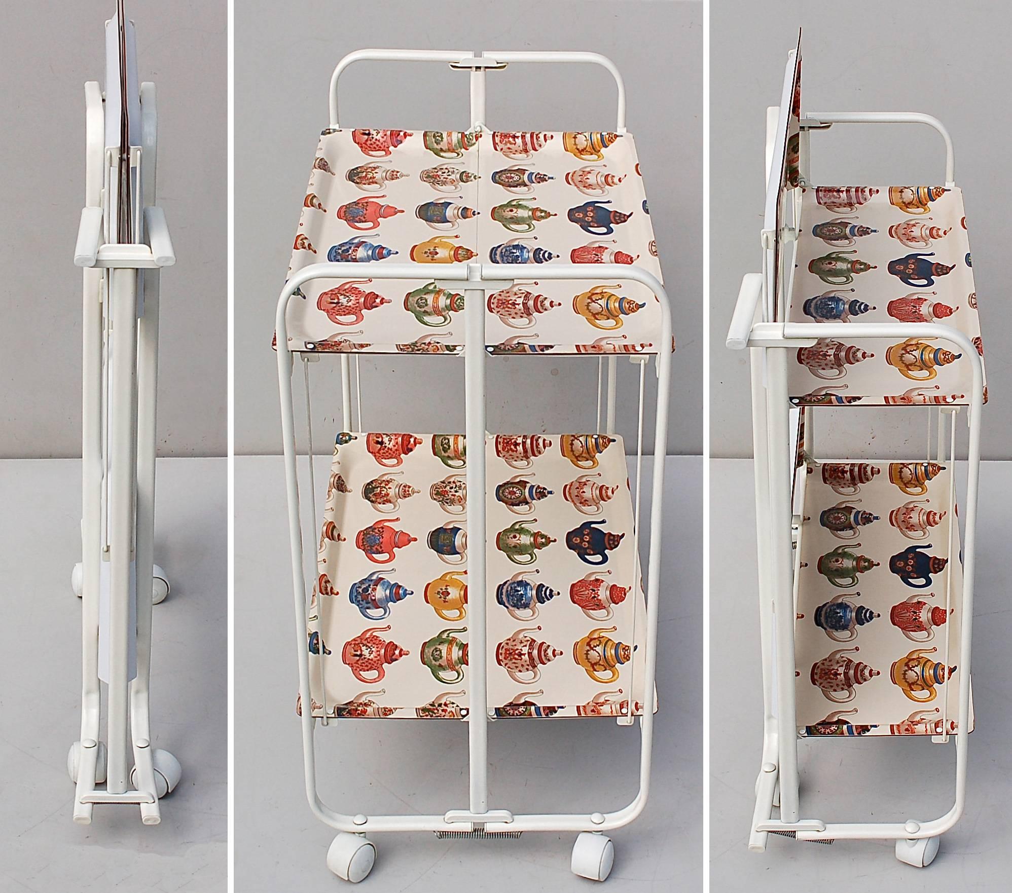 Late 20th Century Fold Up Drinks Trolley with Unusual Teapot Design In Excellent Condition For Sale In Noorderwijk, BE