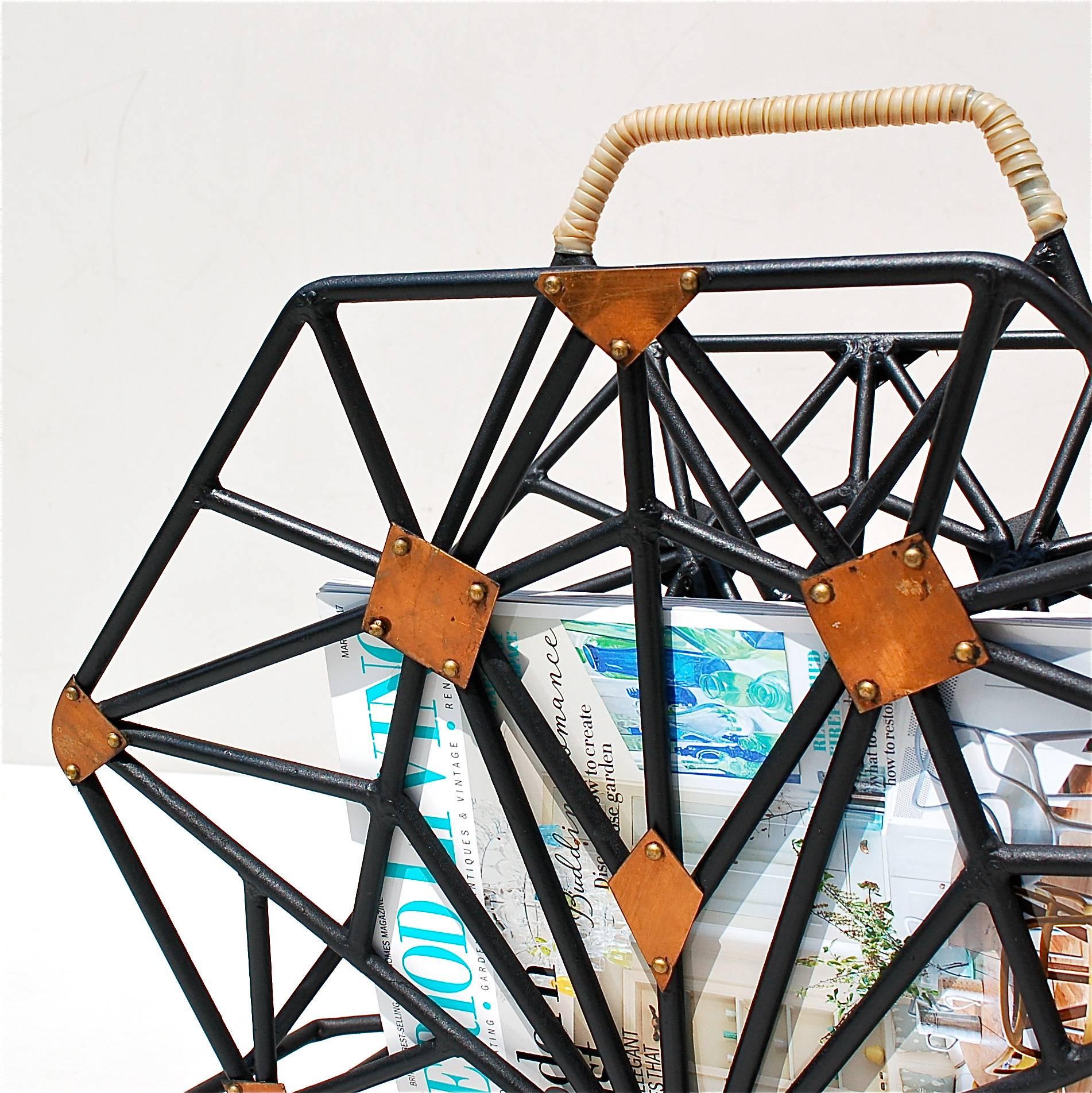 Geometric Shaped Metal Magazine Rack, 1940s, Germany In Good Condition For Sale In Noorderwijk, BE