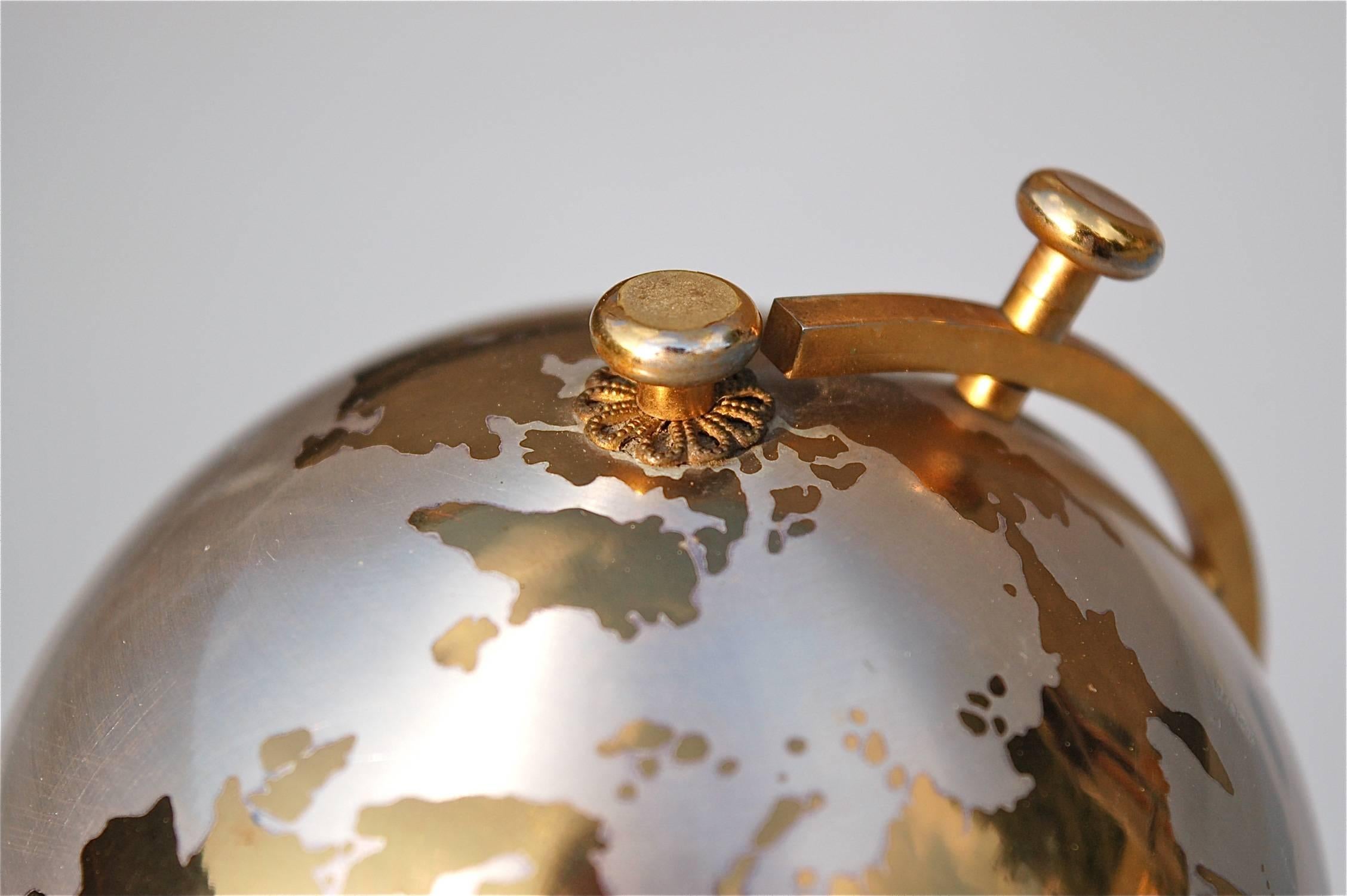 Mid-20th Century Brass Globe Cigarette Holder In Good Condition In Noorderwijk, BE