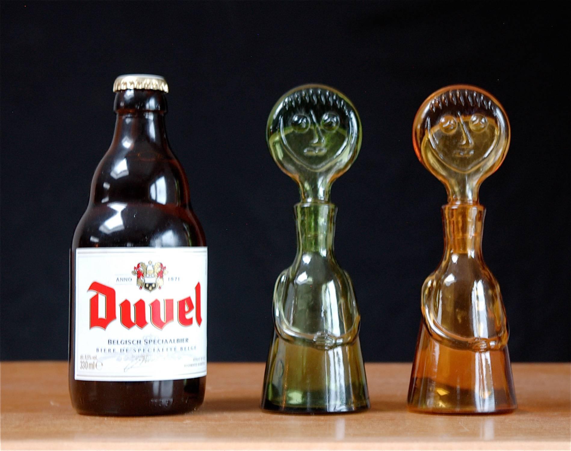 Two Mini Erik Hoglund People Bottles for Kosta Boda, Mid-20th Century, Sweden In Excellent Condition In Noorderwijk, BE