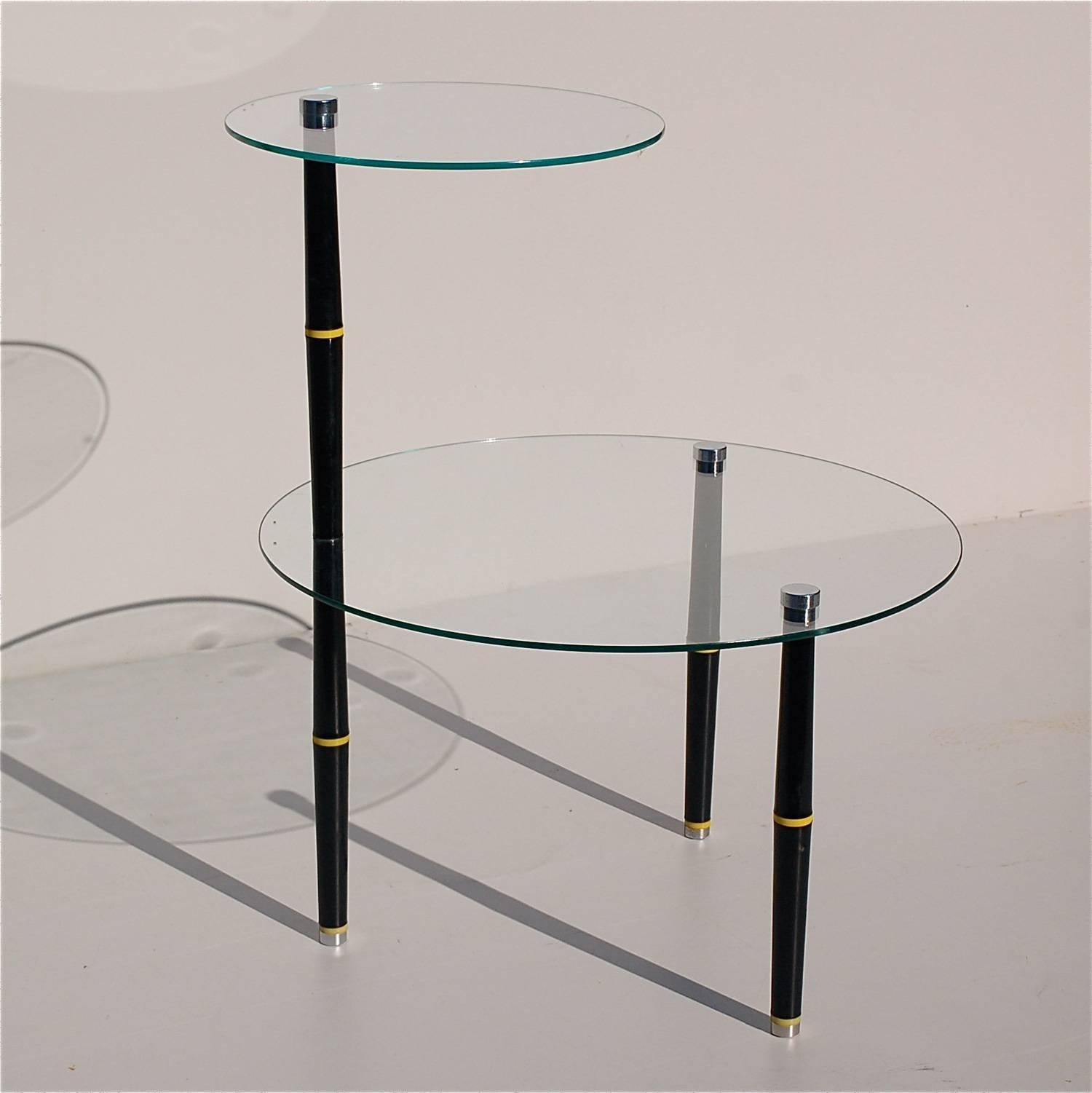 This vintage shop window display table has a dual purpose as a two-tiered, colorful side table. Please check the Profound Objects shopfront for other available models and colors. Different configurations are possible by assembling individual glass