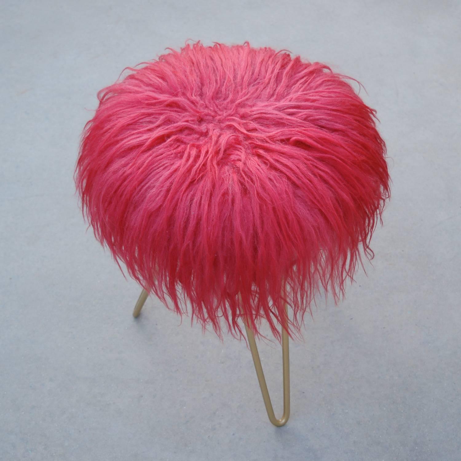 Vintage fur tripod stool with gold colored hairpin legs reminiscent of that 1970s glamour. Seat is covered with long haired lambswool which has been dyed pink and is in good condition (no shedding, no loss).

 