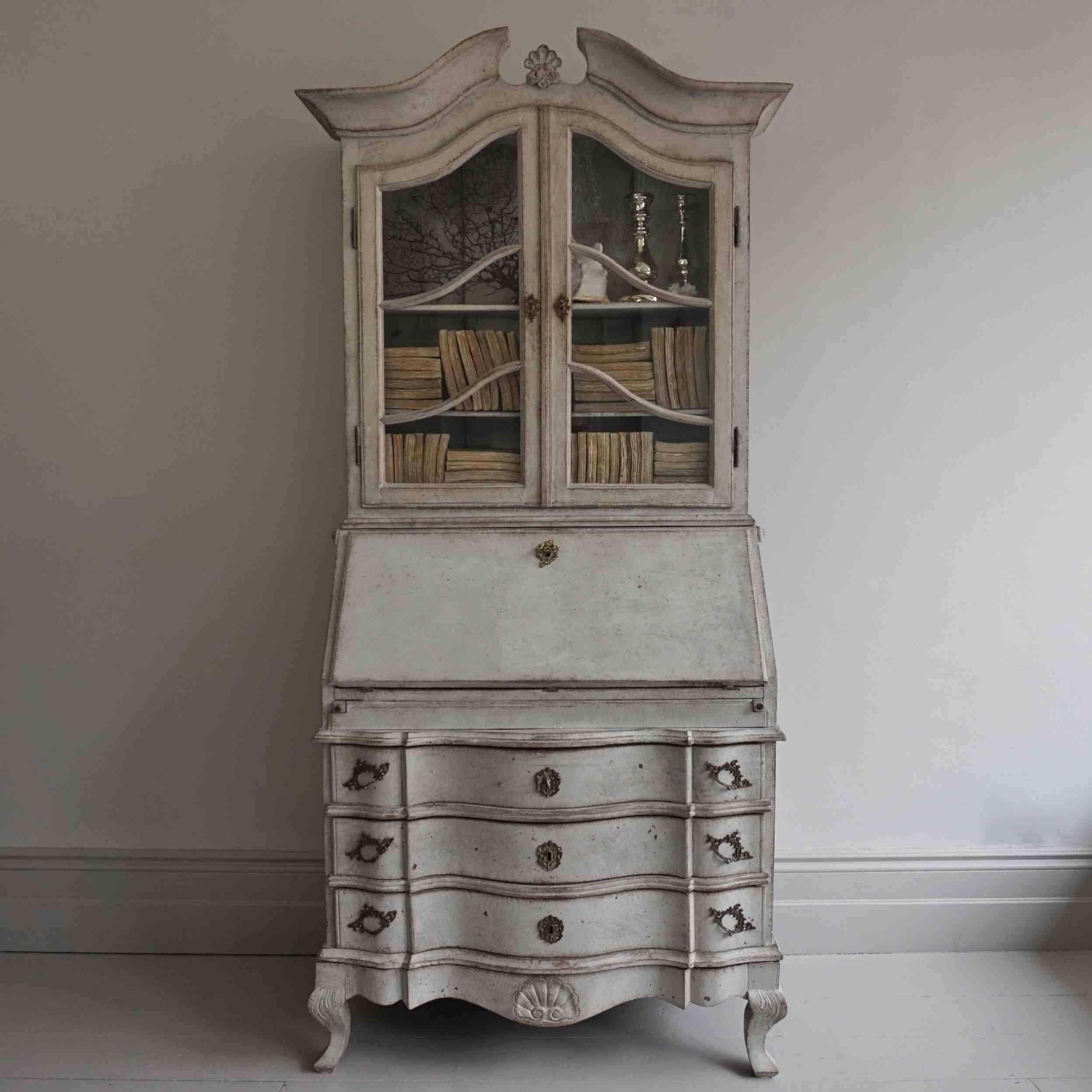 An exceptional 18th century Swedish Rococo secretraire with beautiful shaped glass vitrine bookcase and hand-carved serpentine drawers, Danish, circa 1760.

Continental US shipping:
We ship to the United States quickly and safely using FedEx